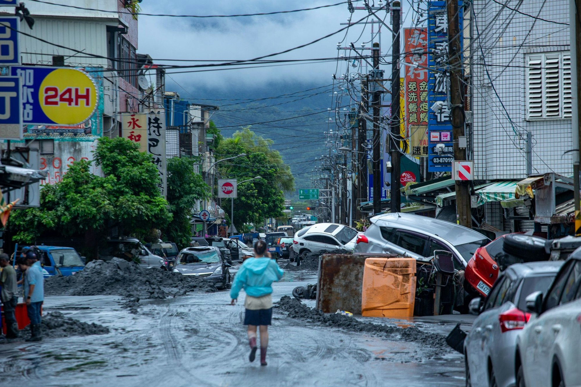 In Taiwan lief ein Staudamm über, was zu schweren Schäden und Todesopfern führte.