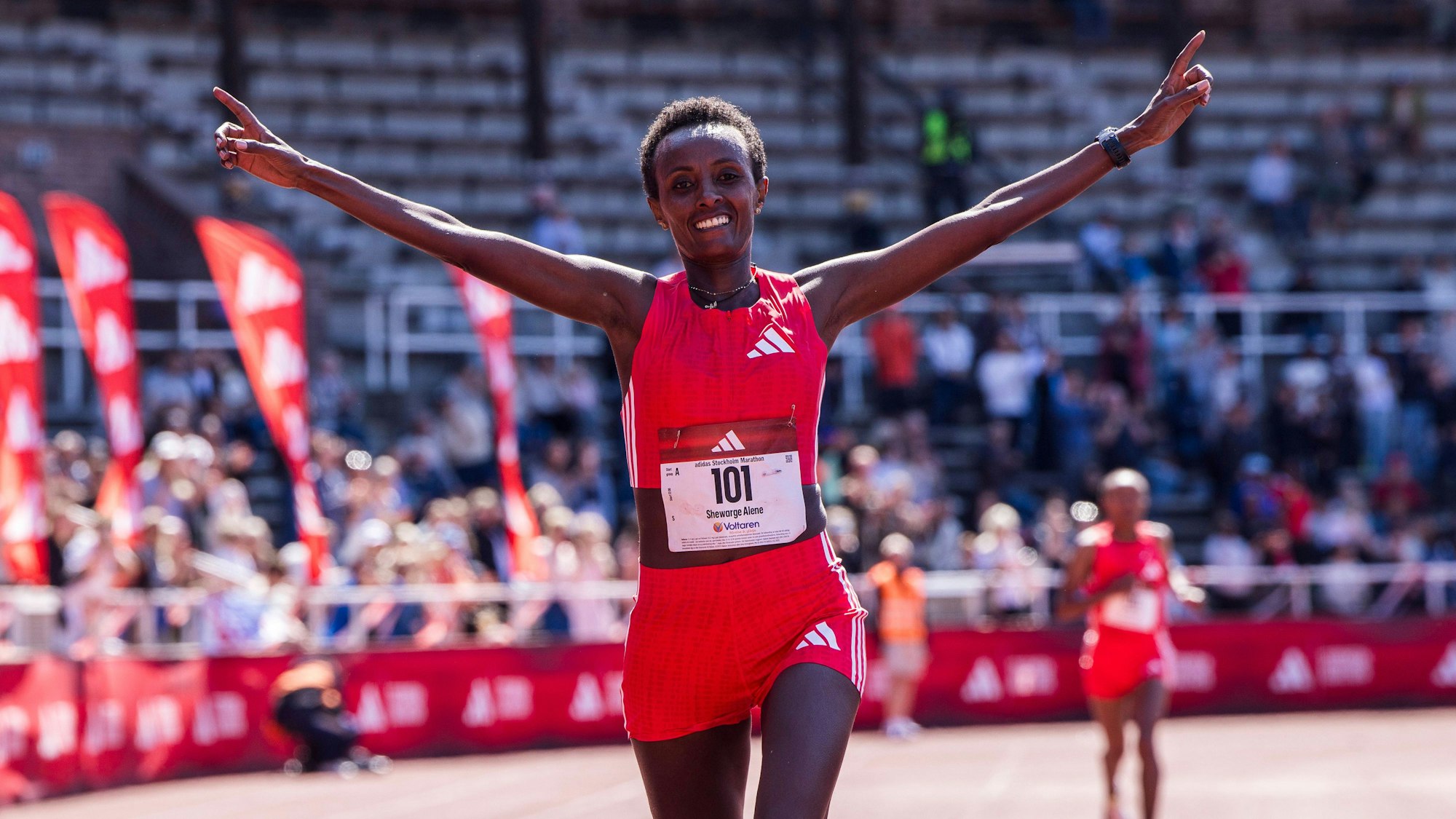 Shewarge Alene aus Äthiopien gewann den Stockholm Marathon 2025.