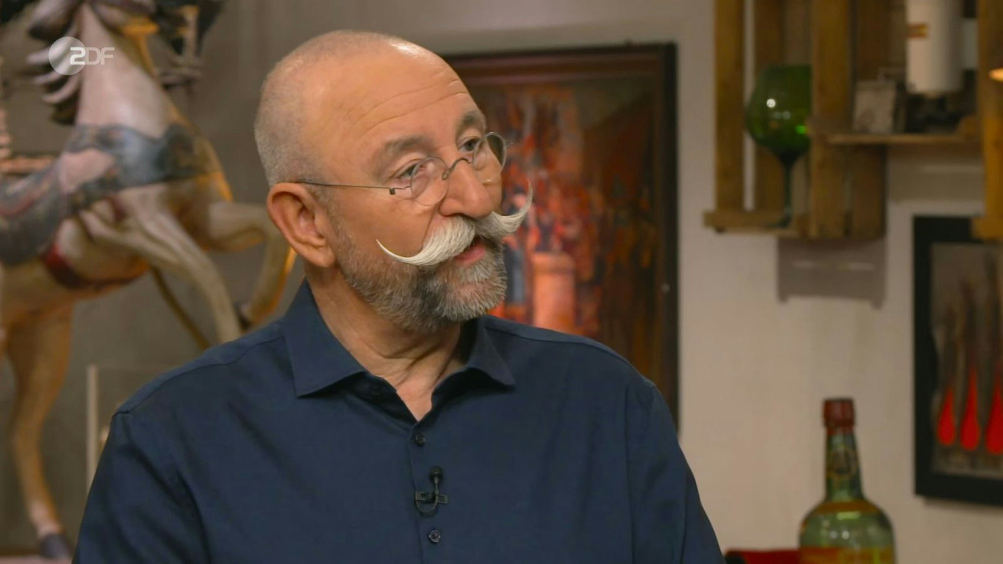 Horst Lichter stellte die obligatorische Frage nach dem Wunschpreis. Melanie und Michael hatten 150 Euro bezahlt und wollten diese Summe wieder einspielen. (Bild: ZDF)