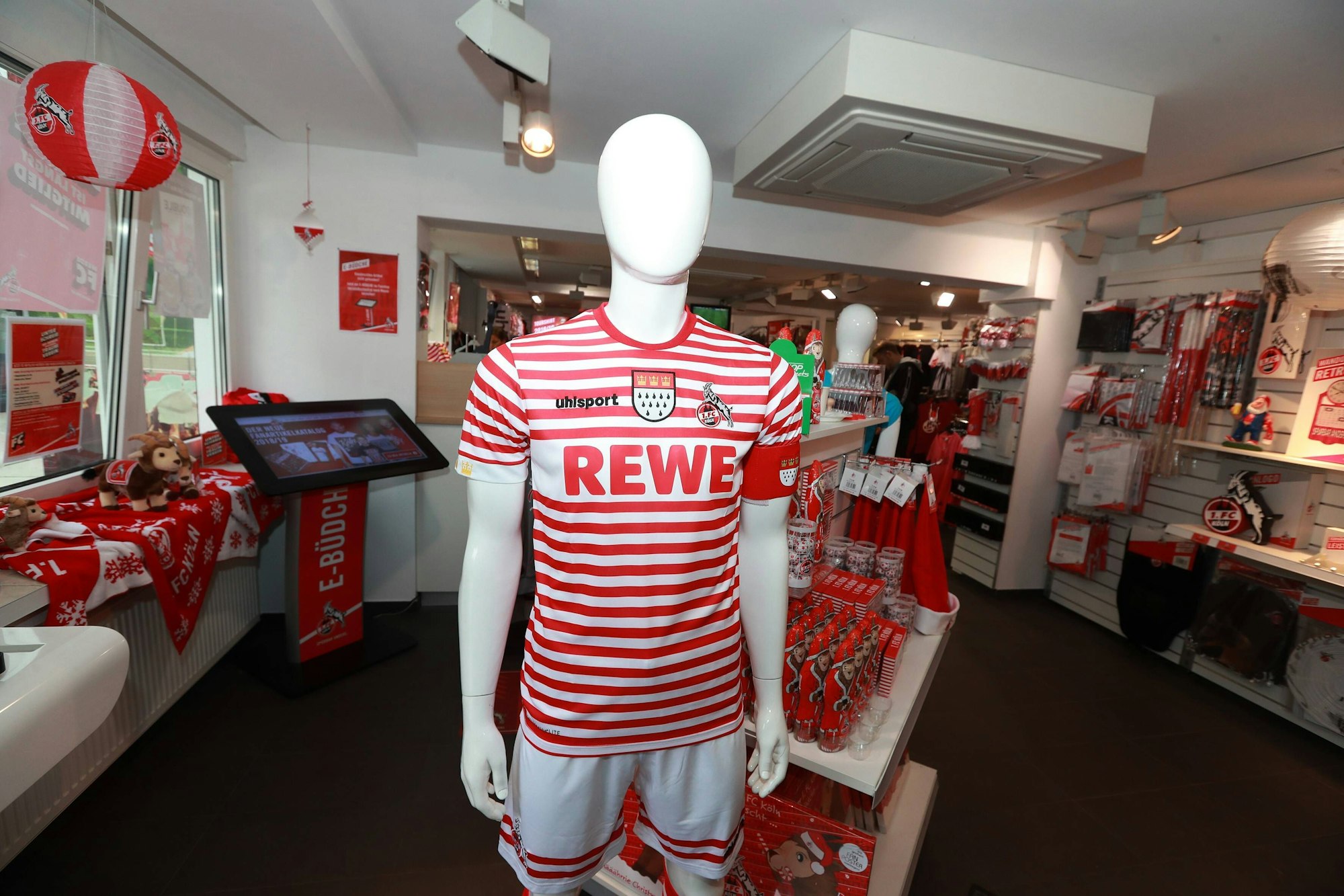 Das Karnevalstrikot des 1. FC Köln aus der Saison 2018/19.