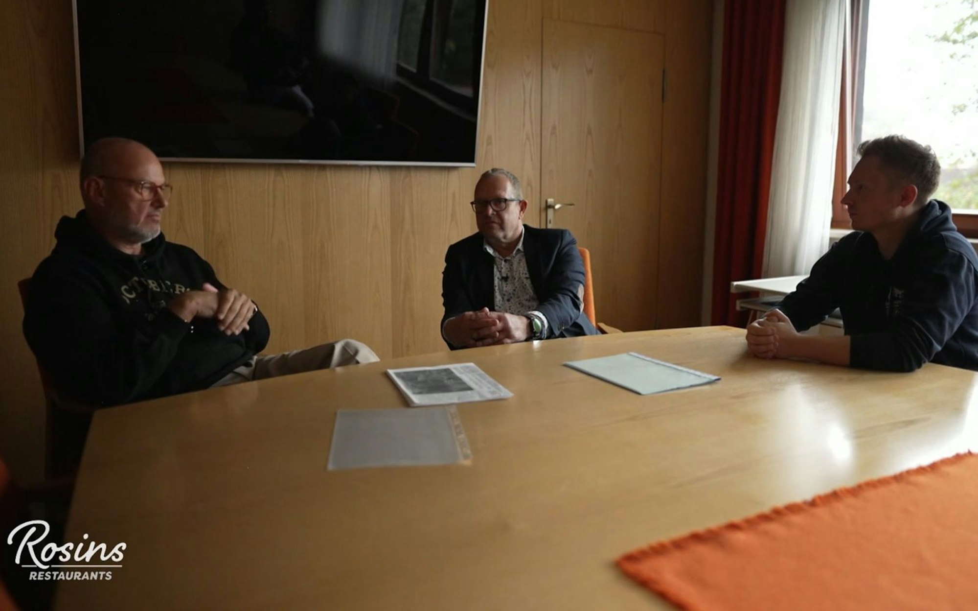 Frank Rosin bittet den Bürgermeister um Unterstützung. (Bild: Kabel Eins)