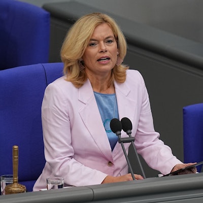Julia Klöckner spricht im Bundestag während der Debatte in der Haushaltswoche für den Bundeshaushalt für 2026.
