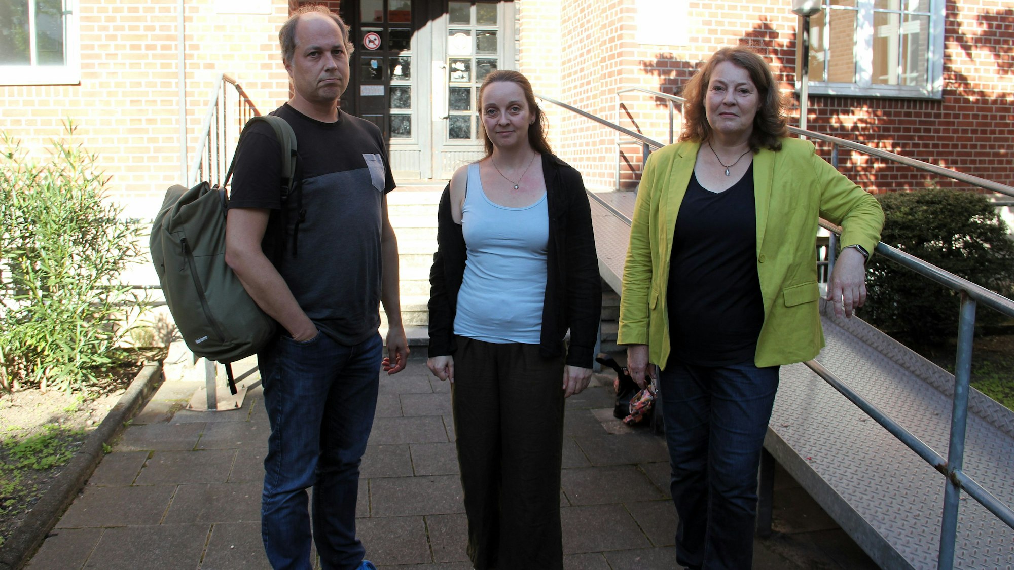 Olaf Wittrock, Antonia Albrecht und Andrea Gutenberg (v. l.) fordern von der Stadtverwaltung und der Politik mehr Klarheit über die Zukunft der Rheinischen Musikschule.