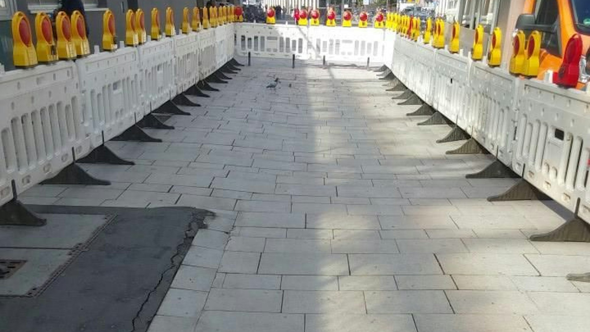 Die Bodenabsackung auf dem Breslauer Platz.