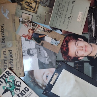 Das Bild zeigt einen Teil der Konzertkarten und Fotos von Tim Stegemann. Foto: Tim Stegemann / Privat.