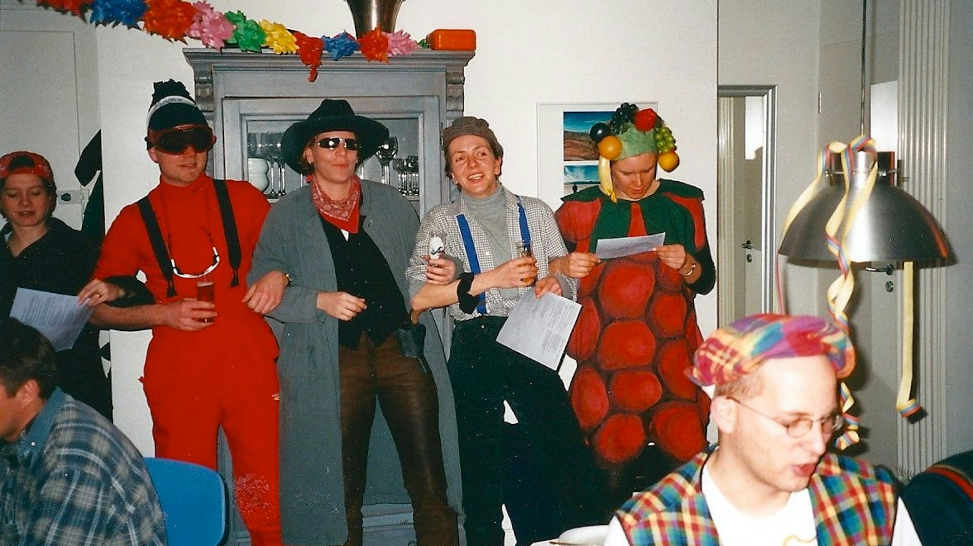 So sahen die Anfänge in der Wohnküche von Georg Hinz aus.