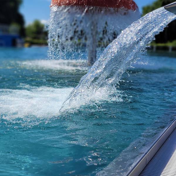 Das Foto zeigt ein Freibad.