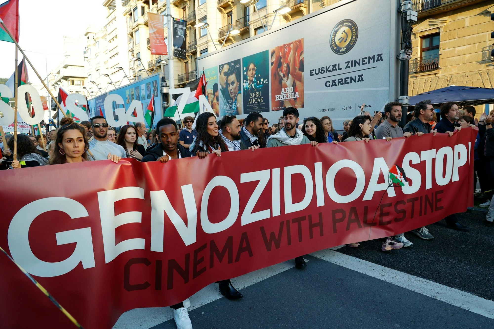 Teilnehmer einer propalästinensischen Demonstration im spanischen Teil des Baskenlandes warfen Israel einen Völkermord im Gazastreifen vor.