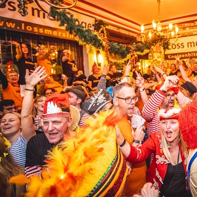 Jecke feiern im Lapidarium