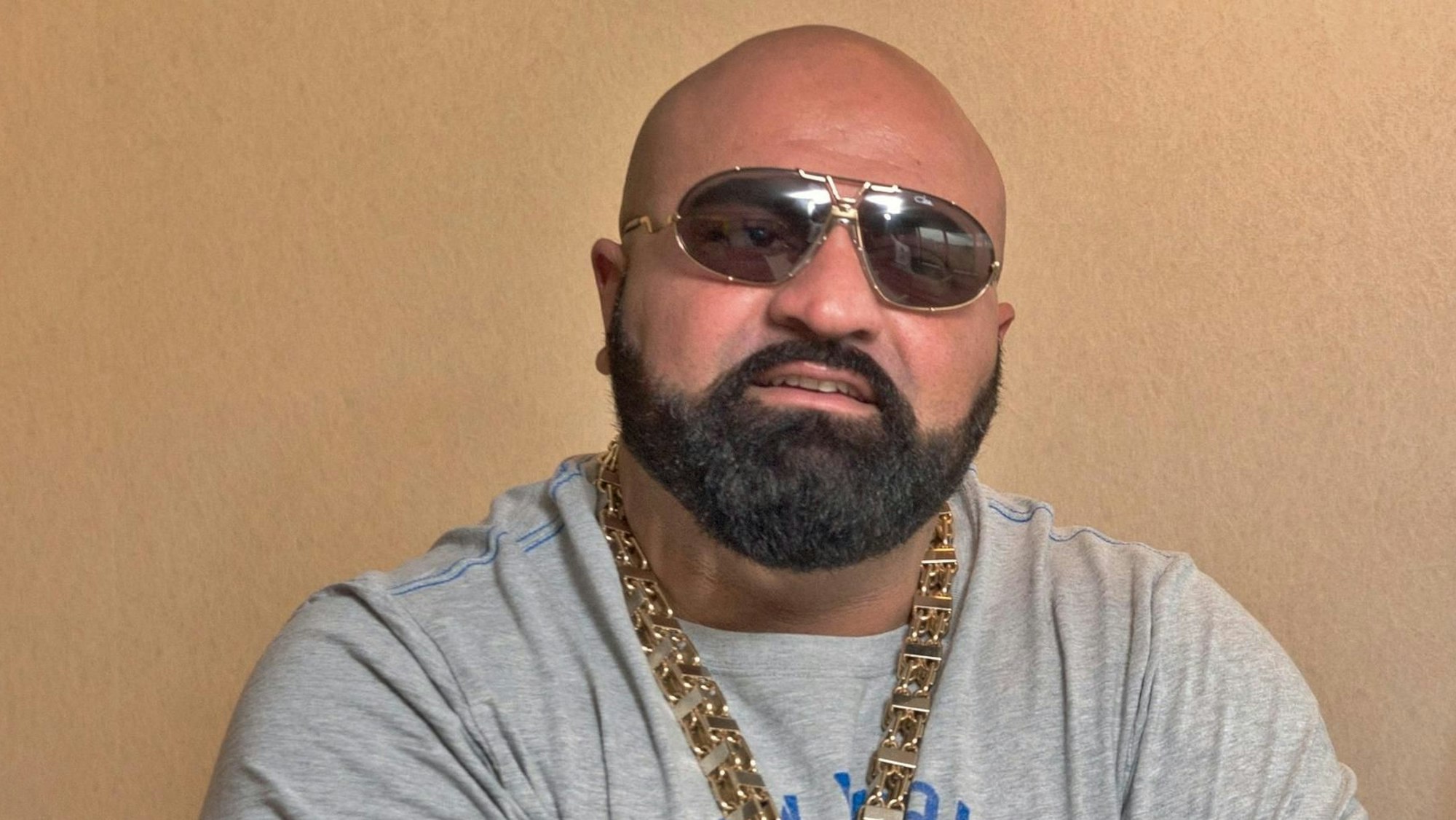 Gansta-Rapper Xatar zwei Jahre nach seiner Haftentlassung bei einem Pressetermin 2016