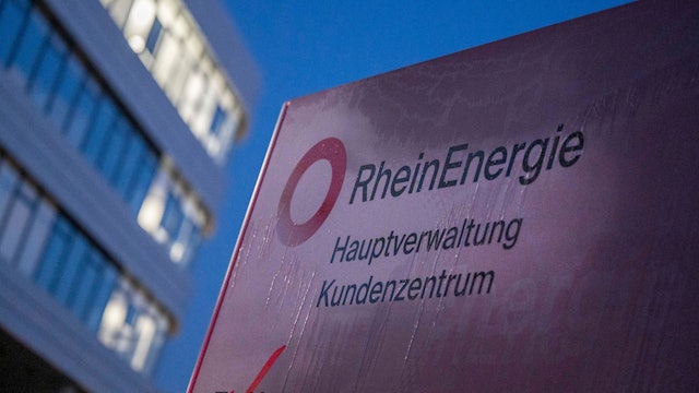 Die Zentrale der Rhein Energie AG am Parkgürtel am Abend. (Symbolbild)