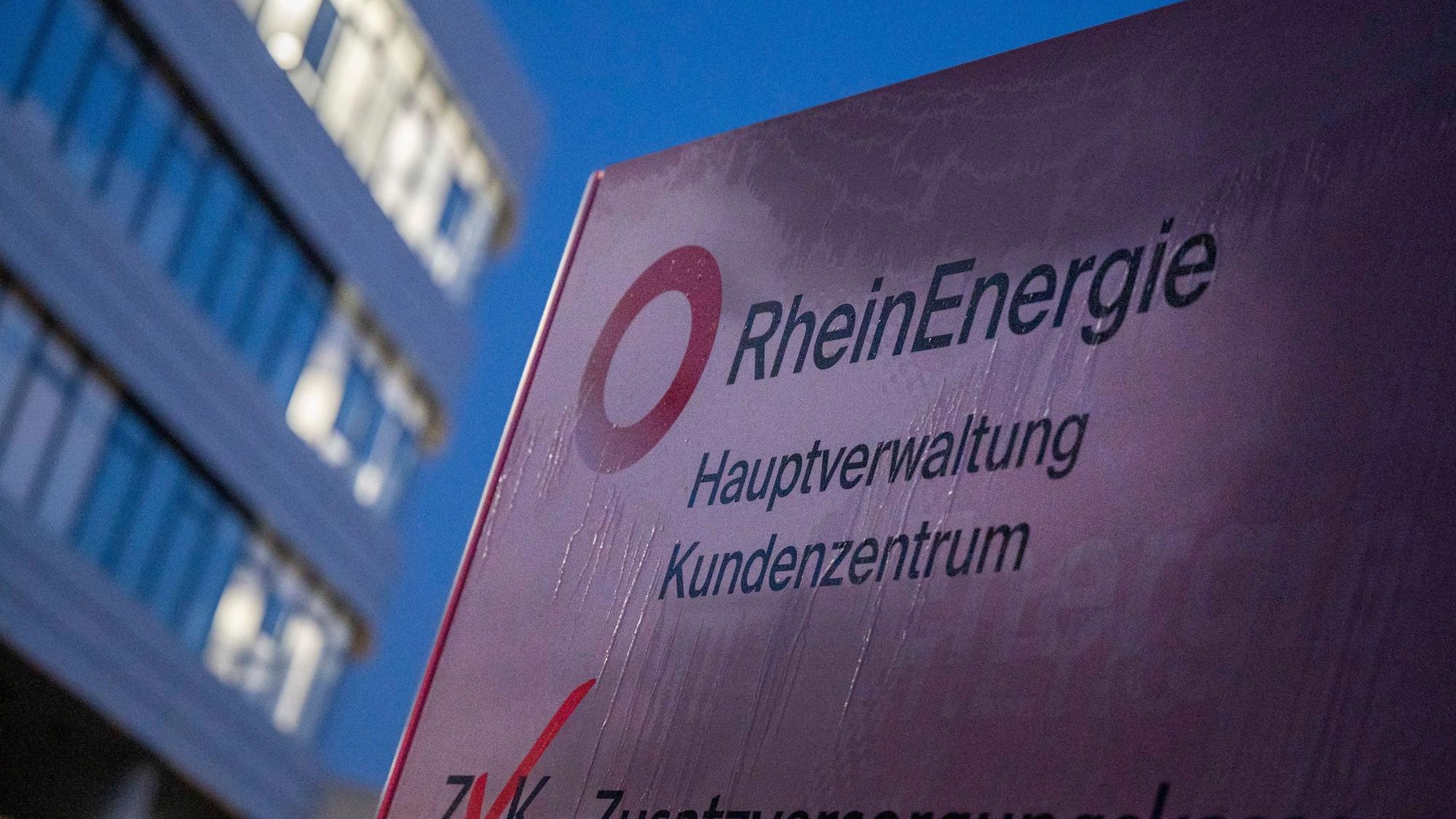 Die Zentrale der Rhein Energie AG am Parkgürtel am Abend. (Symbolbild)