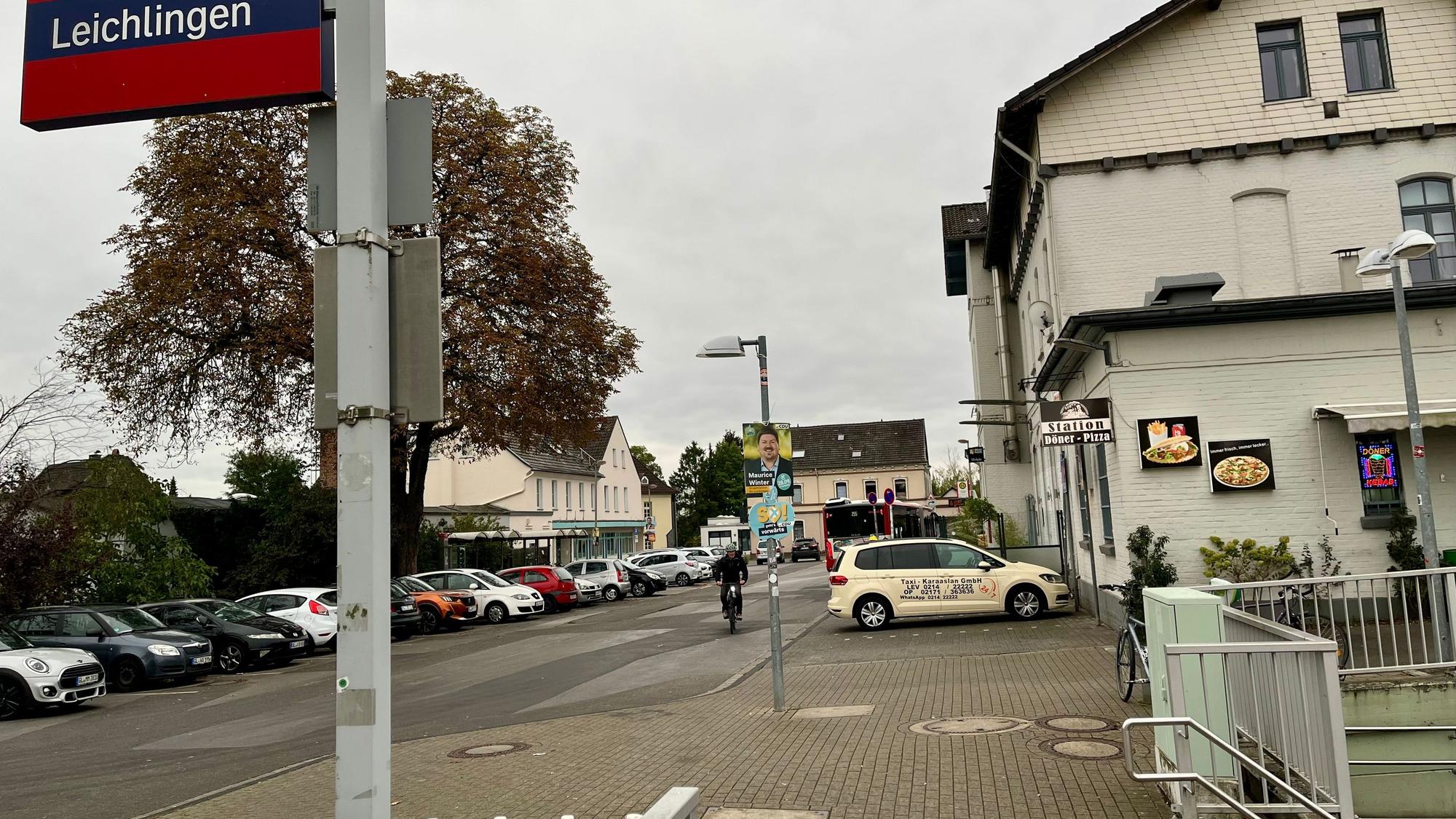 Der Vorplatz des Leichlinger Bahnhofs
