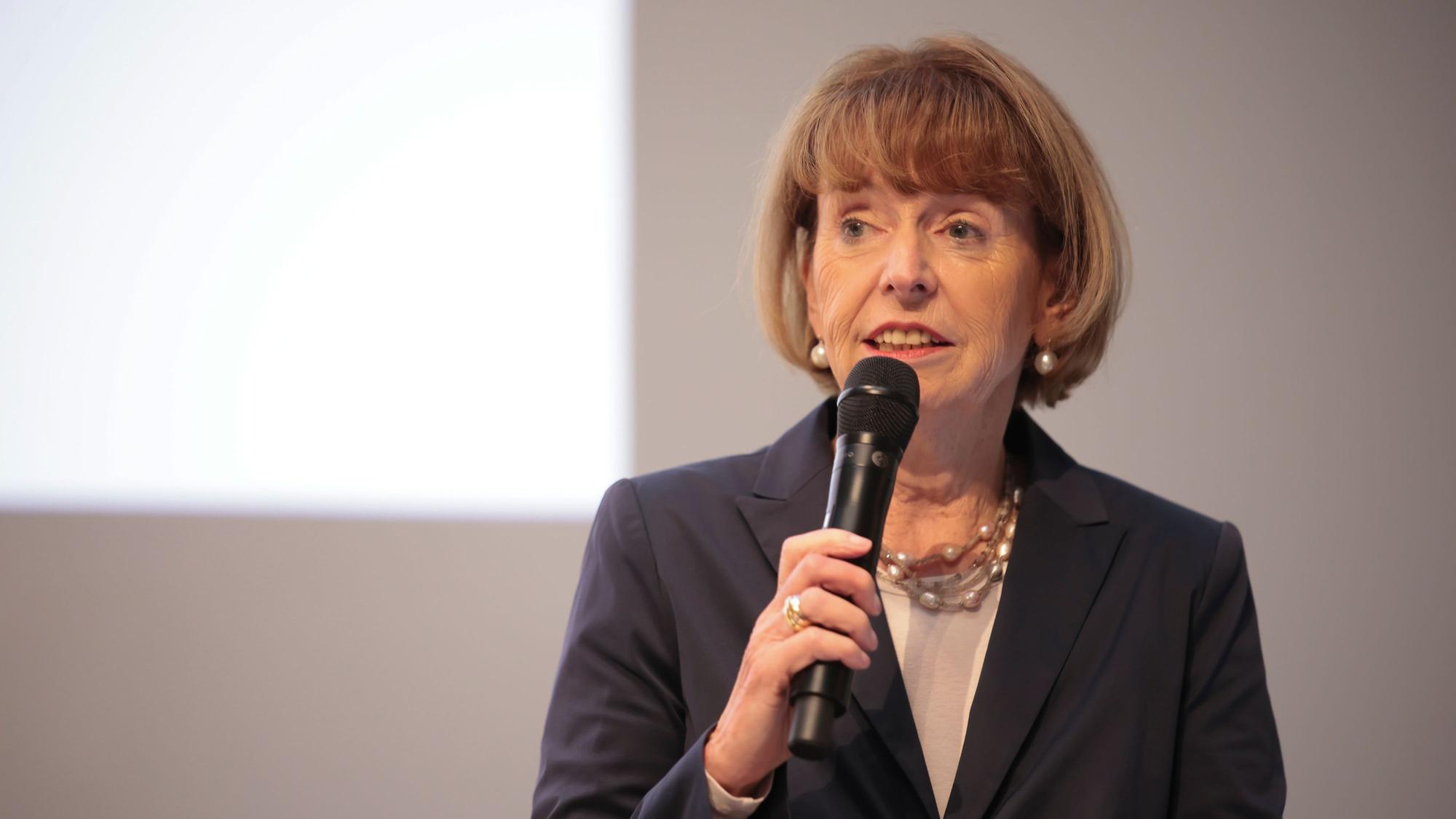 14.09.2025, Köln: Oberbürgermeisterwahl 2025 Kommunalwahl 2025. Wahlpräsentation im Historischen Rathaus..Moderator OB Köln Henriette Reker.Foto:Dirk Borm