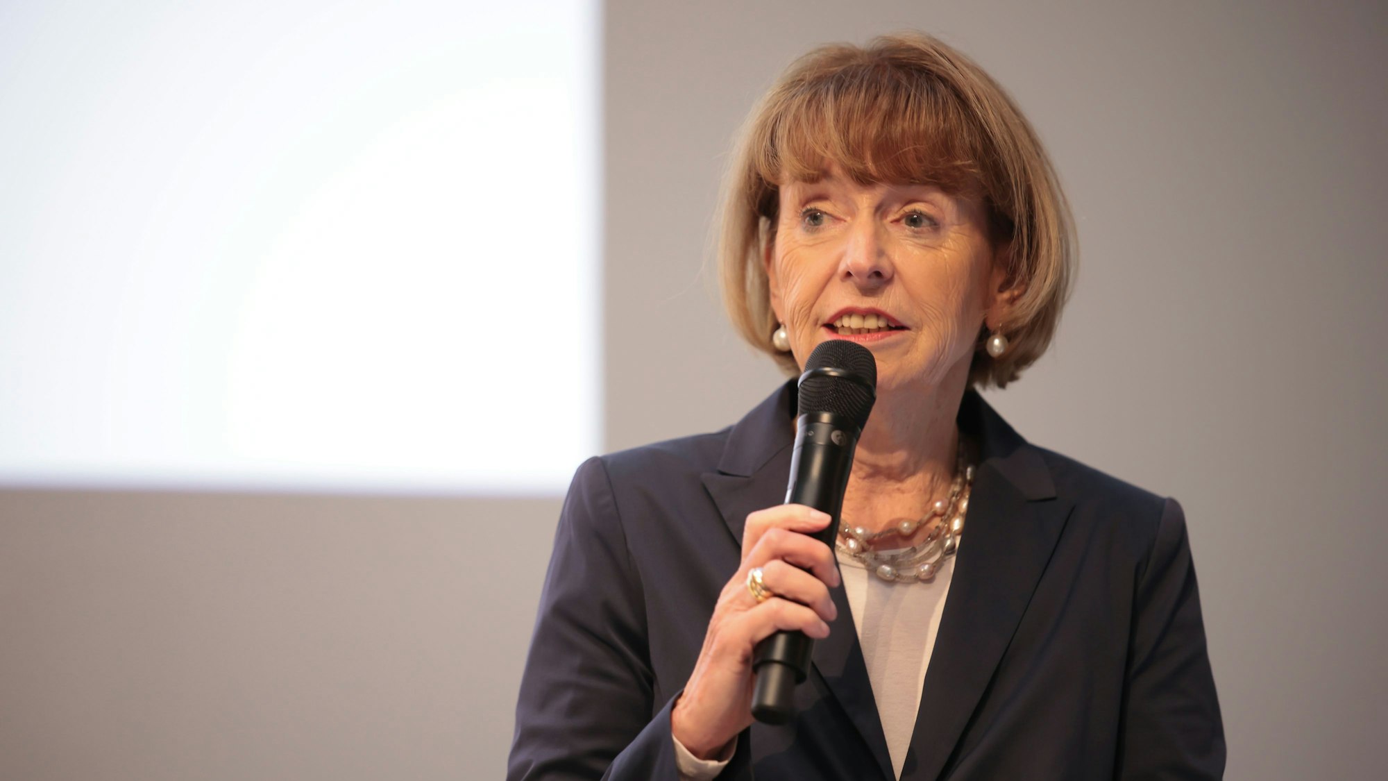 14.09.2025, Köln: Oberbürgermeisterwahl 2025 Kommunalwahl 2025. Wahlpräsentation im Historischen Rathaus..Moderator OB Köln Henriette Reker.Foto:Dirk Borm