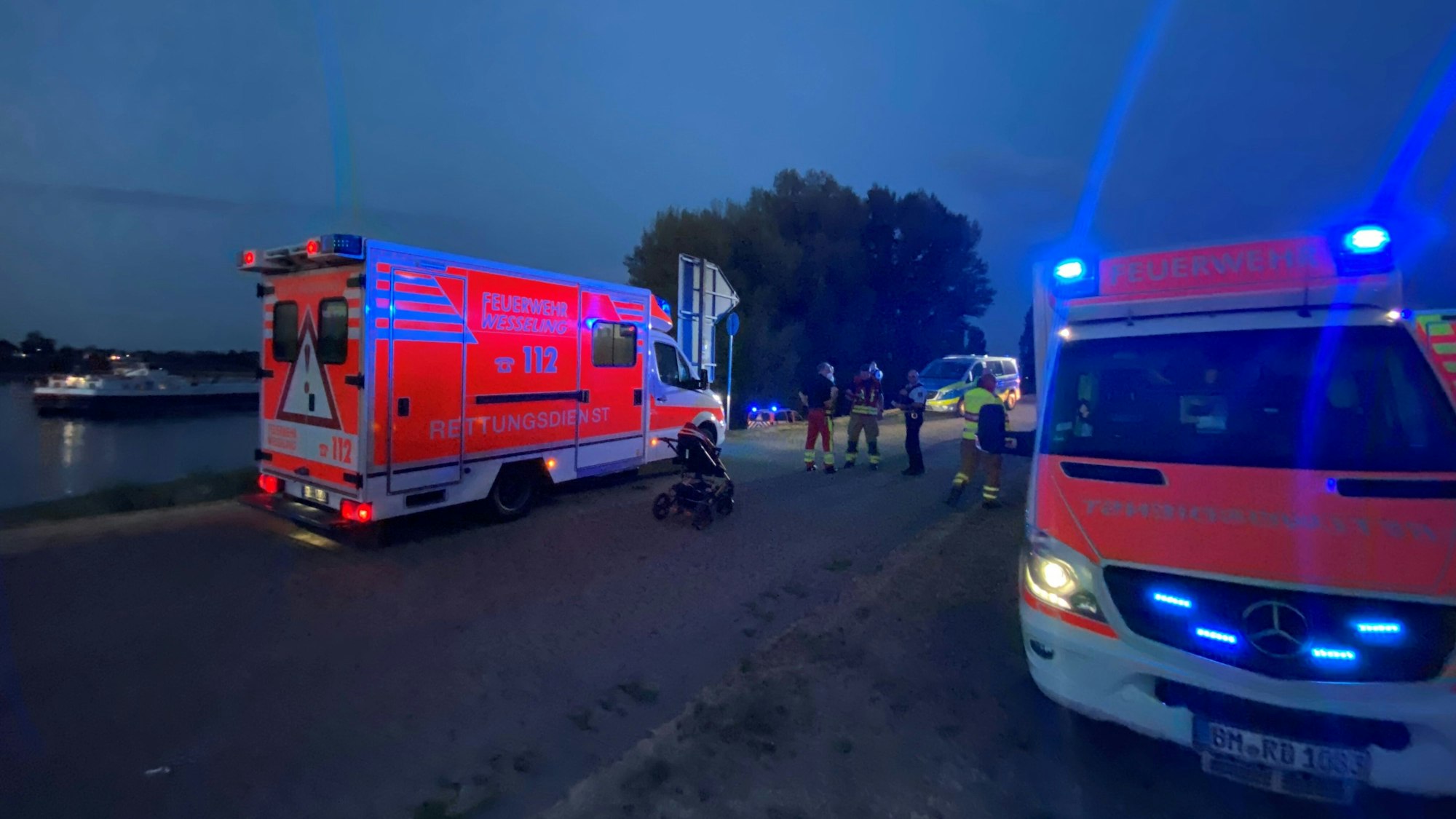Auch Einsatzkräfte der Feuerwehr im Rhein-Erft-Kreis waren am Rhein im Einsatz (Archivfoto).