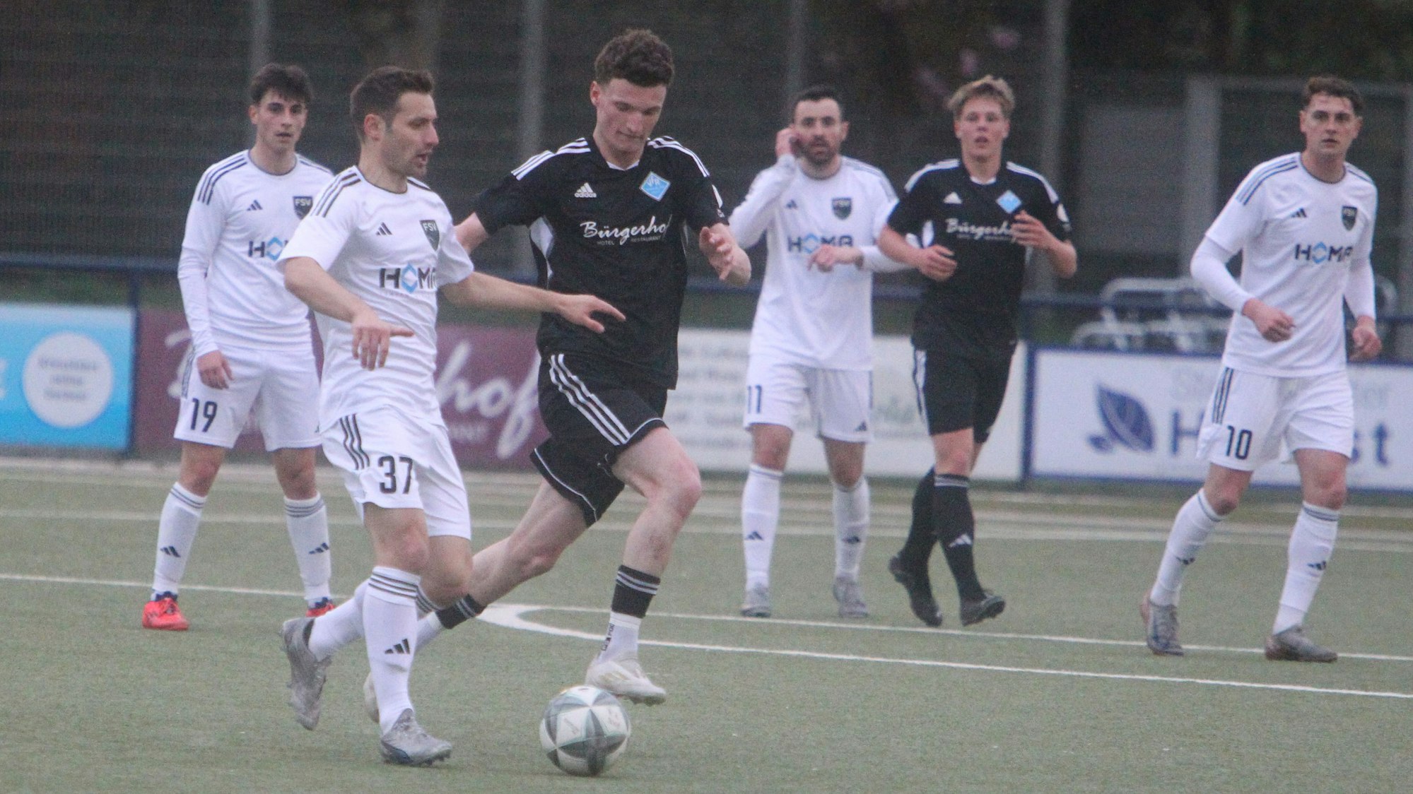 Hangelars Max Lorenz (rechts) fällt lange aus