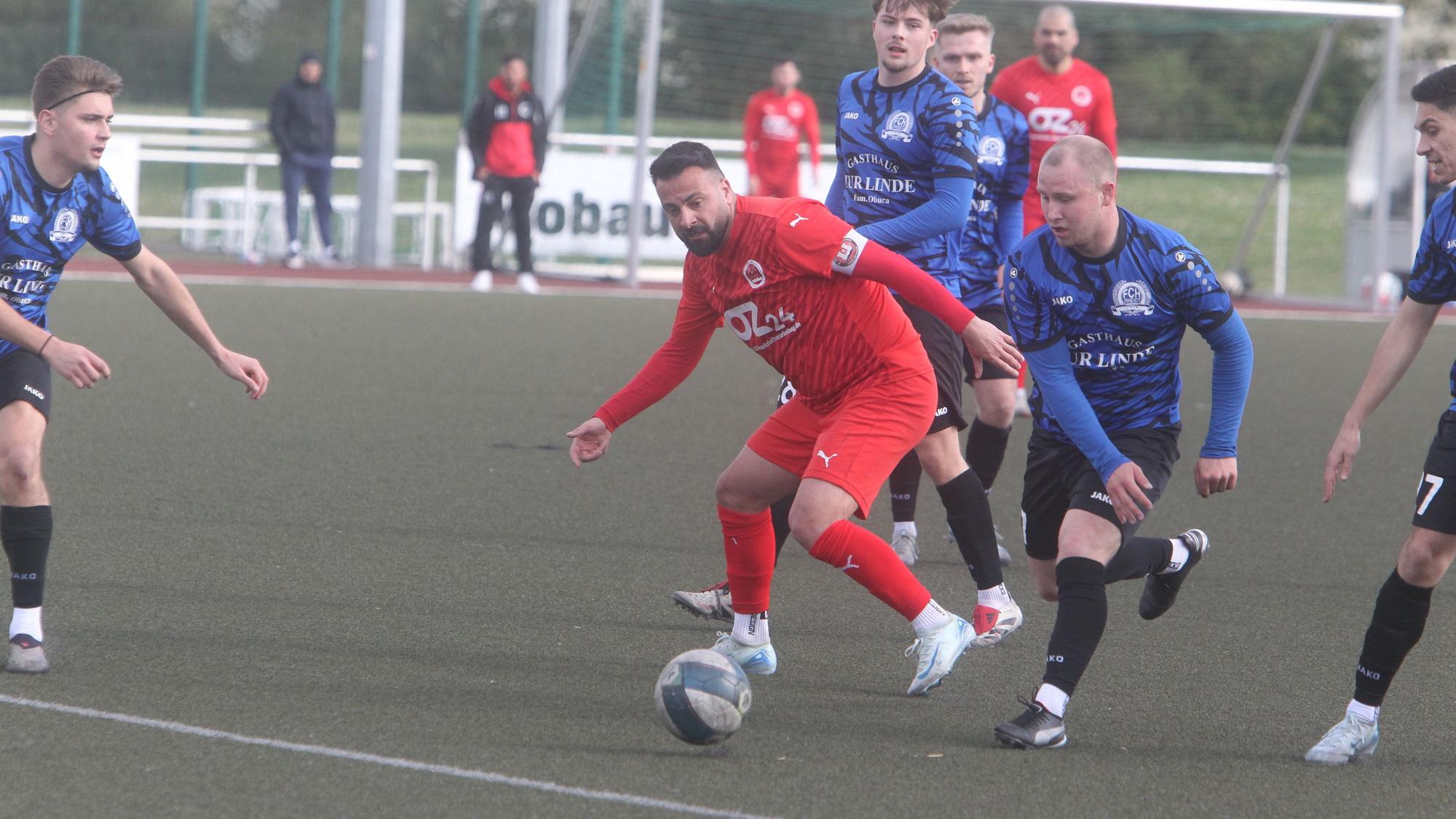 Das goldene Tor per Strafstoß erzielte für den 1. FC Niederkassel Fatih Tuysuz.