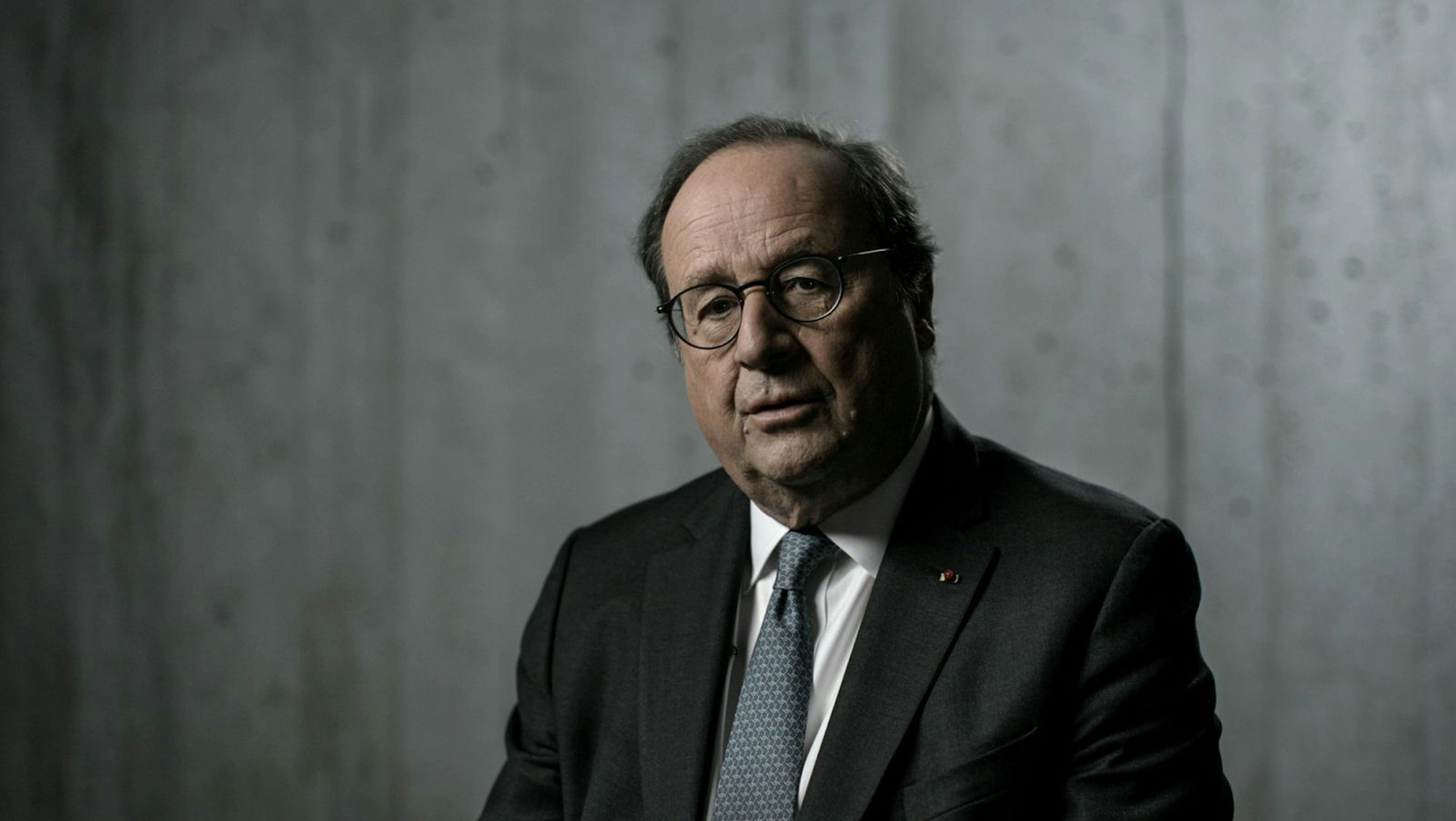 Der einstige französische Staatspräsident François Hollande hielt sich während des Terroranschlags auch im Stade de France auf. (Bild: Sky / Leonine Documentaries)