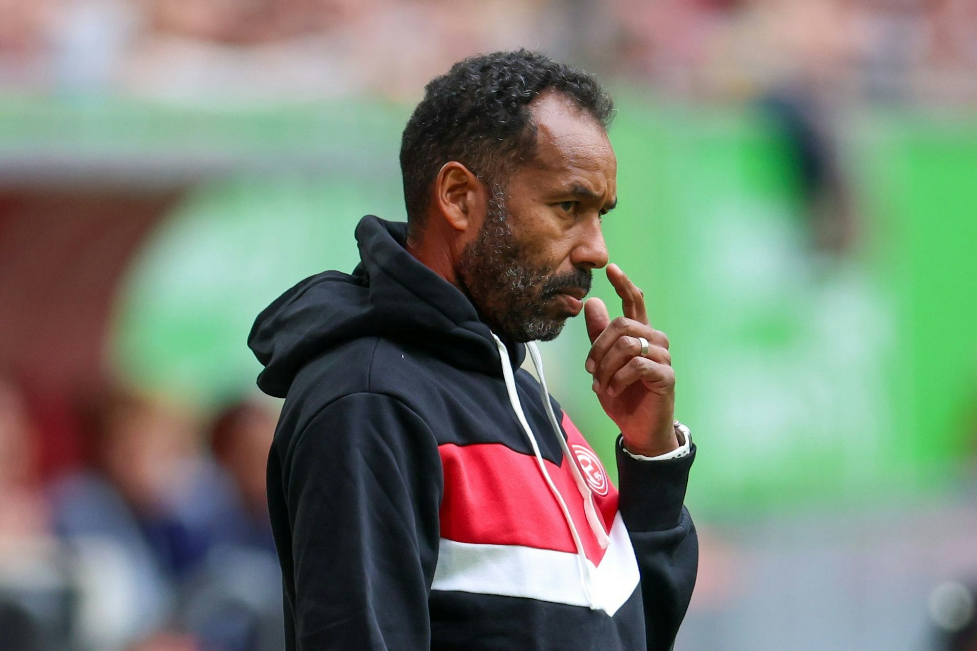 Trainer Daniel Thioune steht bei Fortuna Düsseldorf unter Druck. (Archivbild)