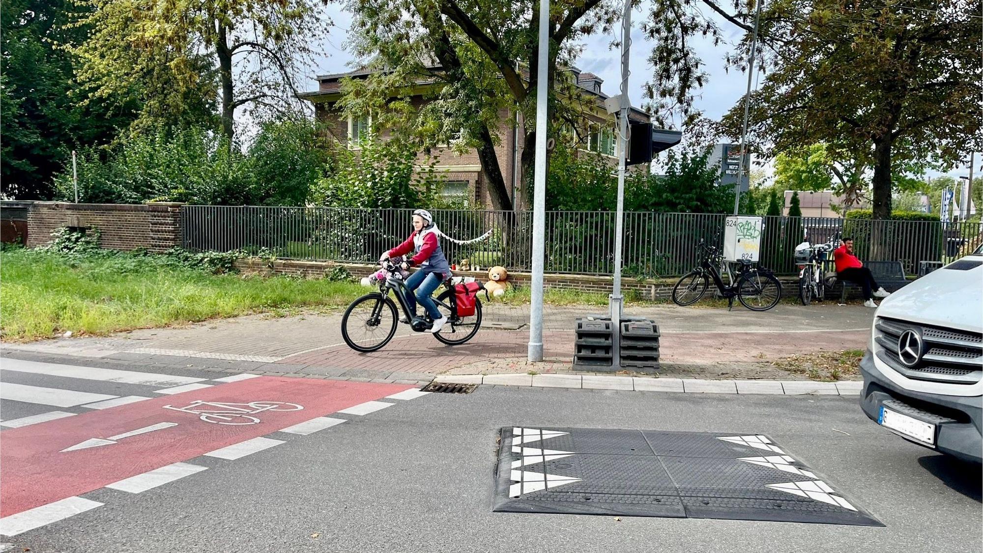 Berliner Kissen wurden am Berliner Platz in Opladen angebracht