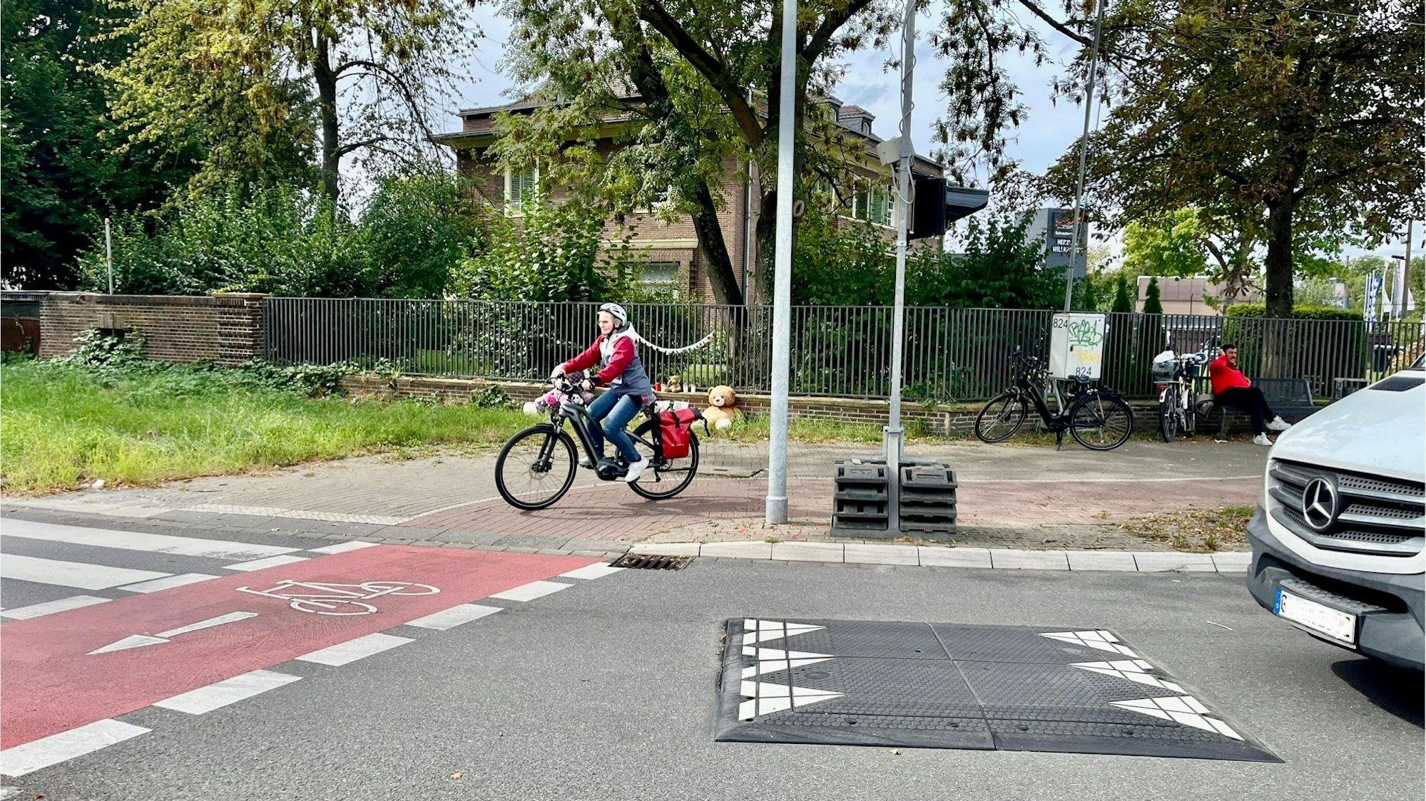 Berliner Kissen wurden am Berliner Platz in Opladen angebracht