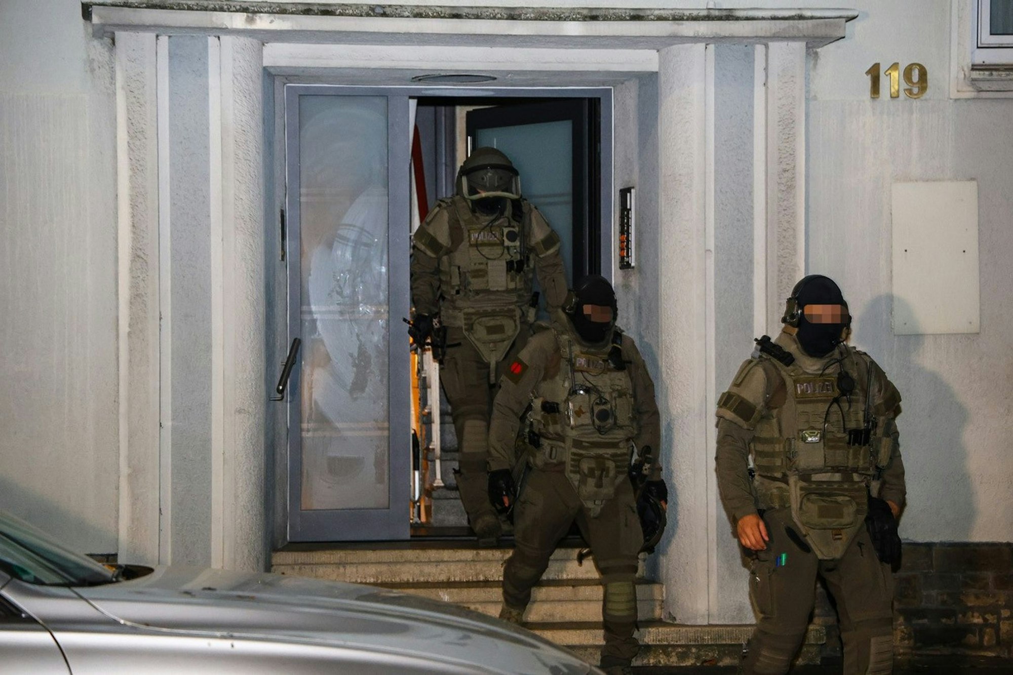 An der Aktion waren Spezialeinsatzkräfte und eine Hundertschaft der Polizei beteiligt.