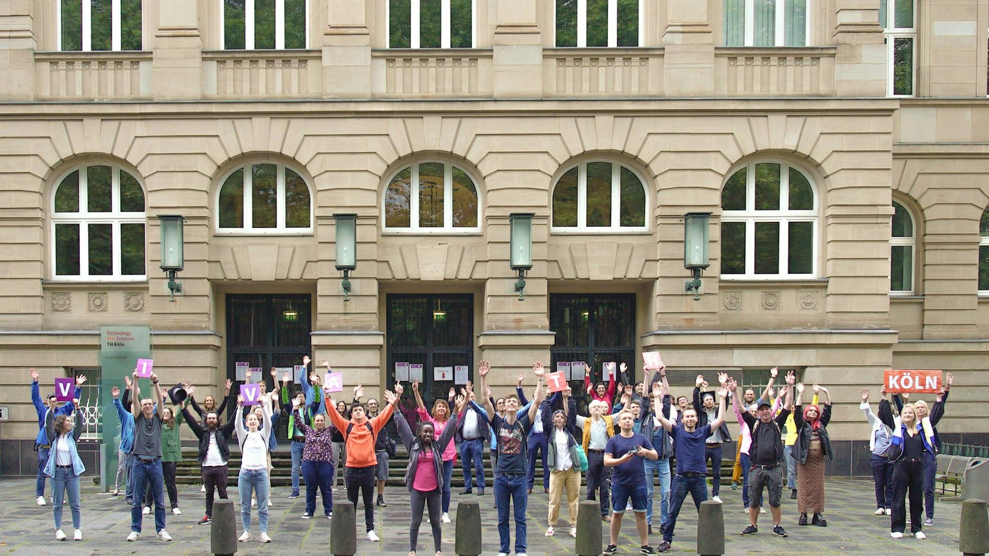 04.04.2019, Köln: Das zentrale Hauptgebäude der Fachhochschule Köln am Campus Deutz. Foto: Matthias Heinekamp - Gebäude, Hochschule, Technische Hochschule, TH Köln