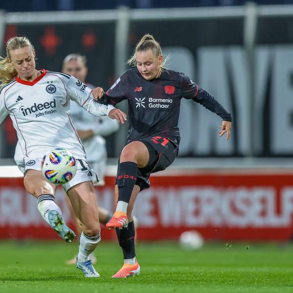 DEU, Leverkusen, Bayer Leverkusen v Eintracht Frankfurt, Google Pixel Bundesliga, DFB, Saison 2526, Ulrich-Haberland-Stadion, 4. Spieltag, im Bild v.l.n.r: Amanda Ilestedt Eintracht Frankfurt 13, Vanessa Fudalla Bayer Leverkusen 21 DFB/DFL REGULATIONS PROHIBIT ANY USE OF PHOTOGRAPHS AS IMAGE SEQUENCES AND/OR QUASI-VIDEO, 25.09.2025, *** DEU, Leverkusen, Bayer Leverkusen v Eintracht Frankfurt, Google Pixel Bundesliga, DFB, Saison 2526, Ulrich Haberland Stadion, 4 Spieltag, im Bild v l n r Amanda Ilestedt Eintracht Frankfurt 13 , Vanessa Fudalla Bayer Leverkusen 21 DFB DFL REGULATIONS PROHIBIT ANY USE OF PHOTOGRAPHS AS IMAGE SEQUENCES AND OR QUASI VIDEO, 25 09 2025, Copyright: HMBxMedia/HendrikxHamelau