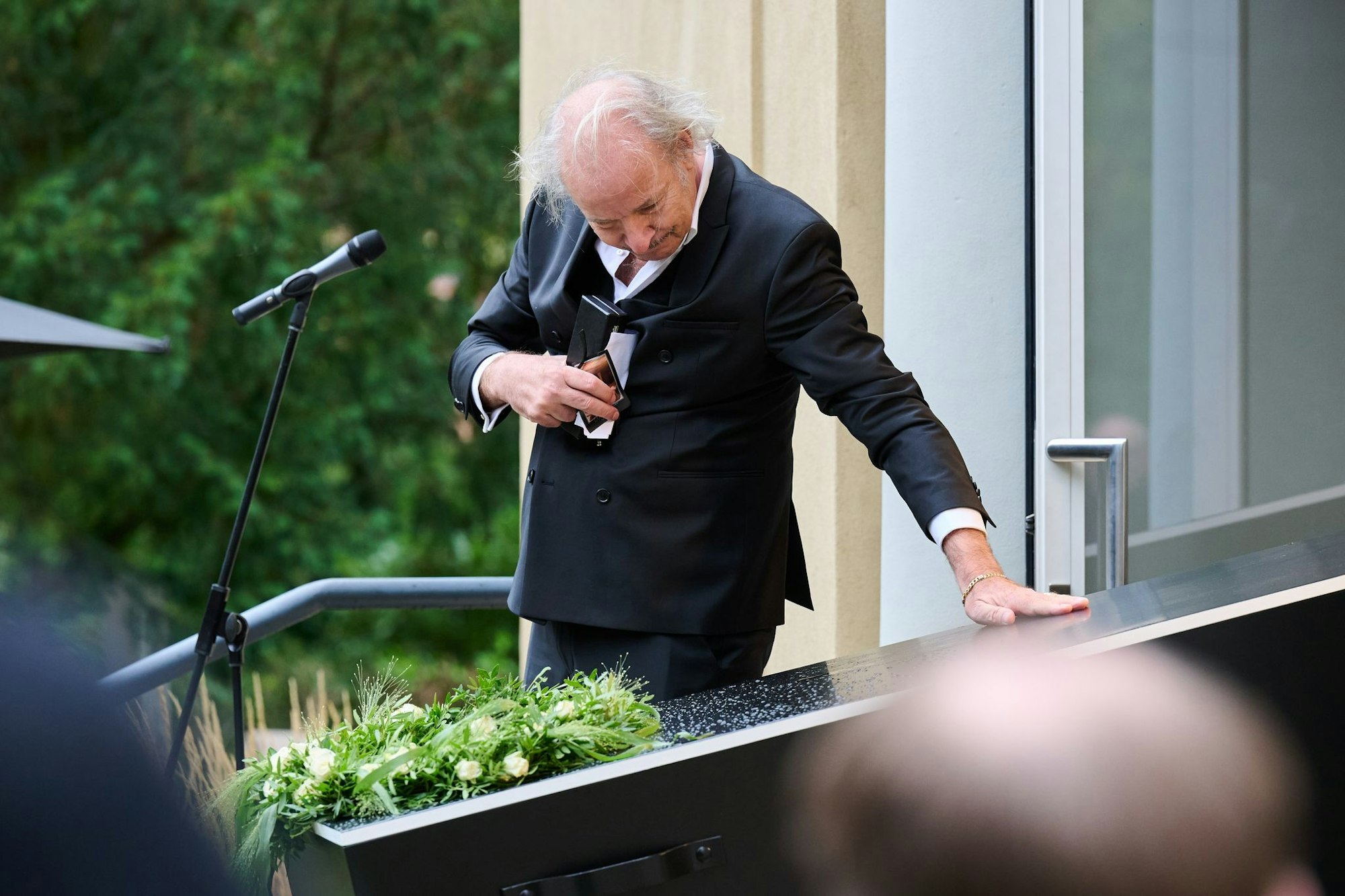 Regisseur Leander Haußmann hielt eine Rede.