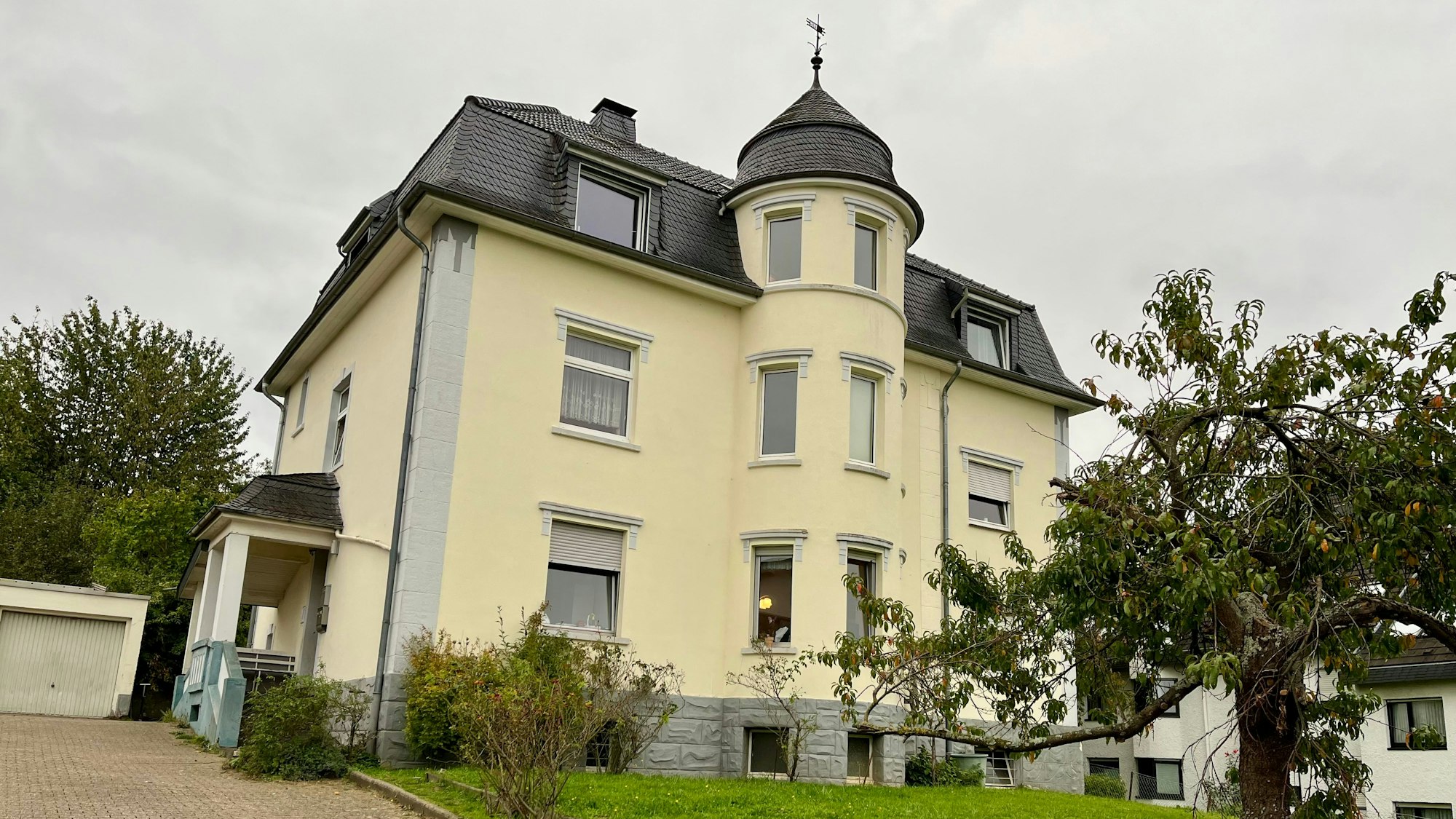 Als dauerhafte Lösung für die Unterbringung von Geflüchteten sieht die Stadt die Villa an der Schüteznstraße nicht.