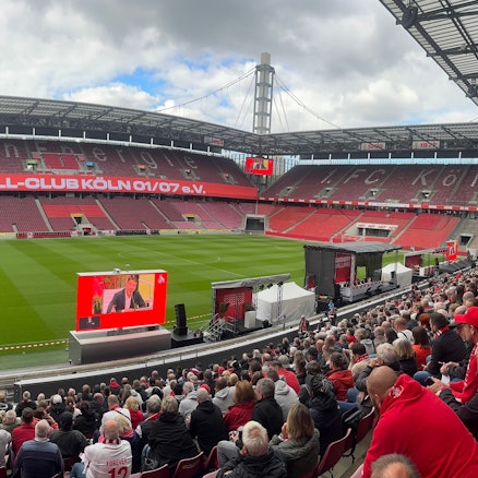 Ein Blick ins Rhein-Energie-Stadion während der Mitgliederversammlung des 1. FC Köln