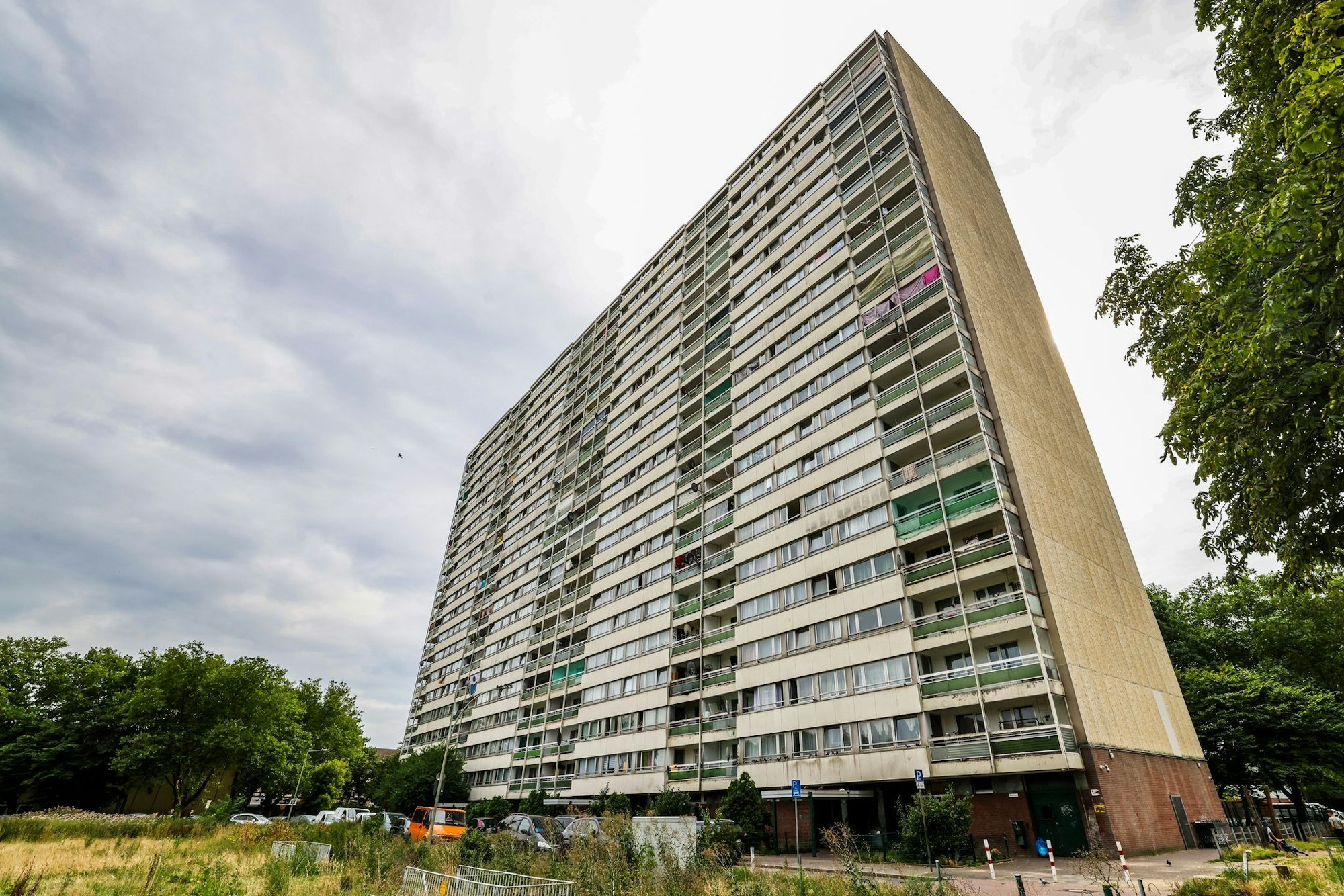 Der größte «Weiße Riese»: Neben Schädlingen und Schimmel drückt demnach vor allem das schwierige Wohnumfeld auf den Immobilienwert. (Archivbild)