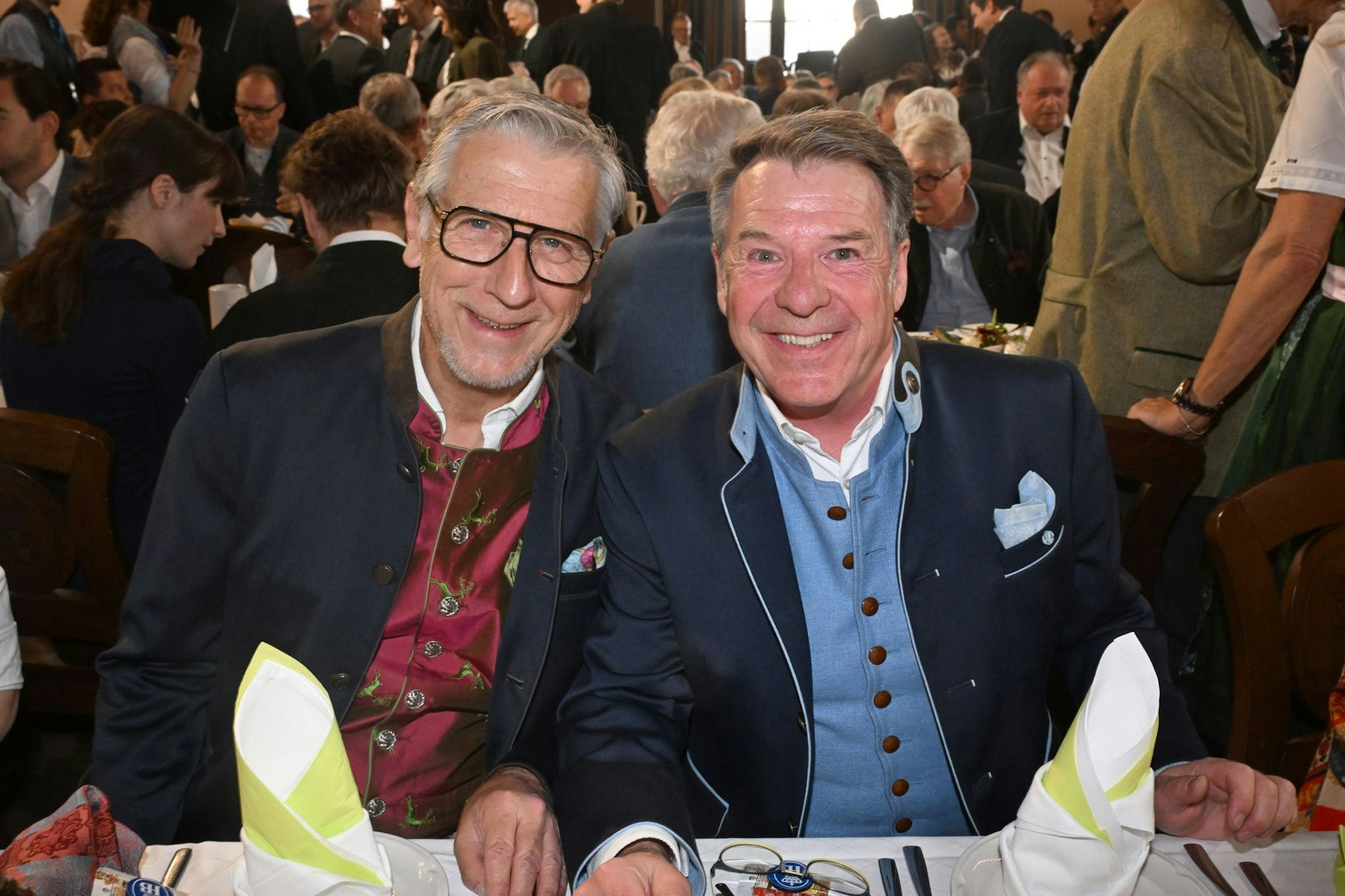 Seit vielen Jahren ein Paar: der Schlagersänger Patrick Lindner (r) und sein Mann Peter Schäfer. (Archivbild)