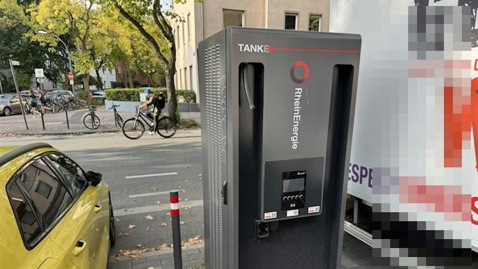 Die Ladesäule von Tank-E im Kölner Gottesweg war im September unbenutzbar – Kriminelle kappten hier das Kabel.