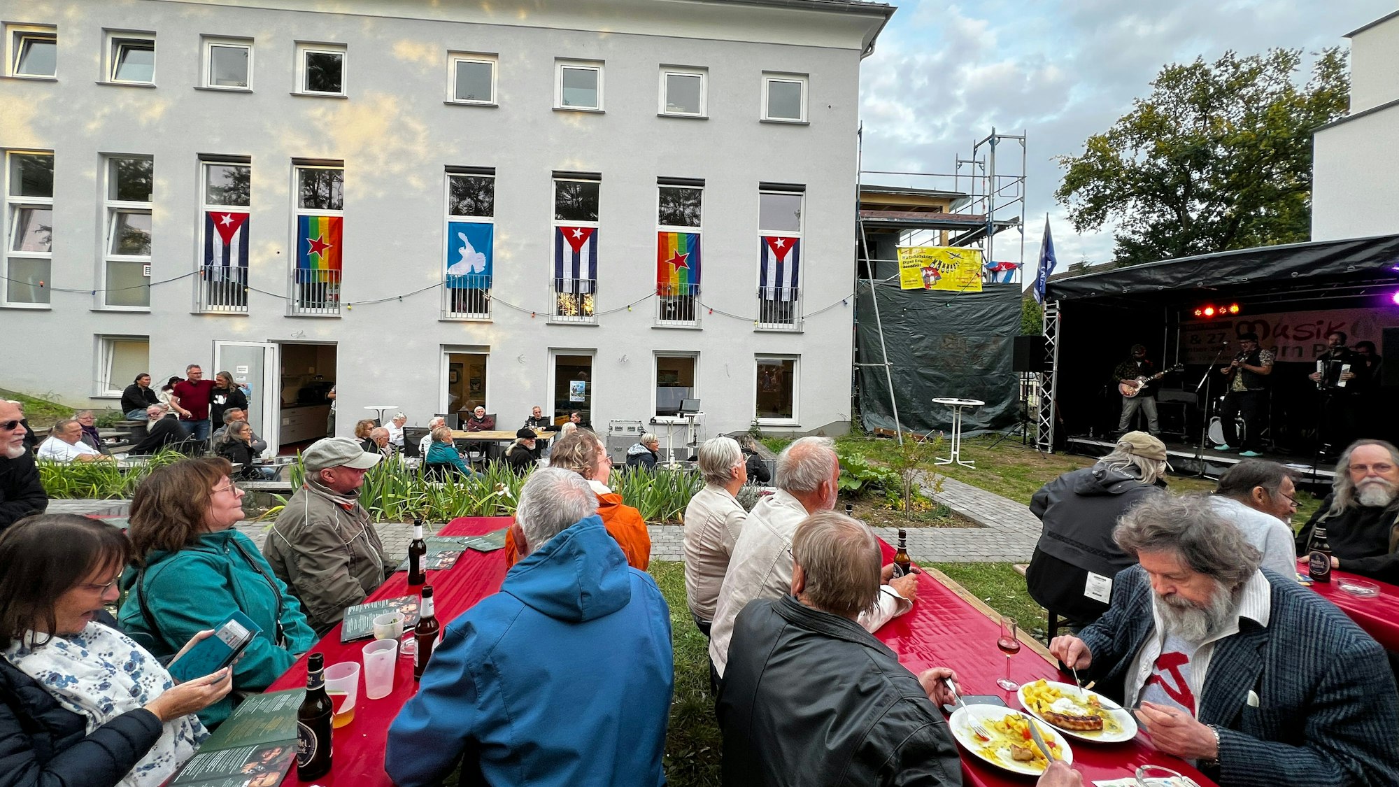 Kultur im Park bei der Kulturvereinigung am Stadtpark – der Verein hat sein Haus (hinten) in den letzten Jahren kernsaniert.