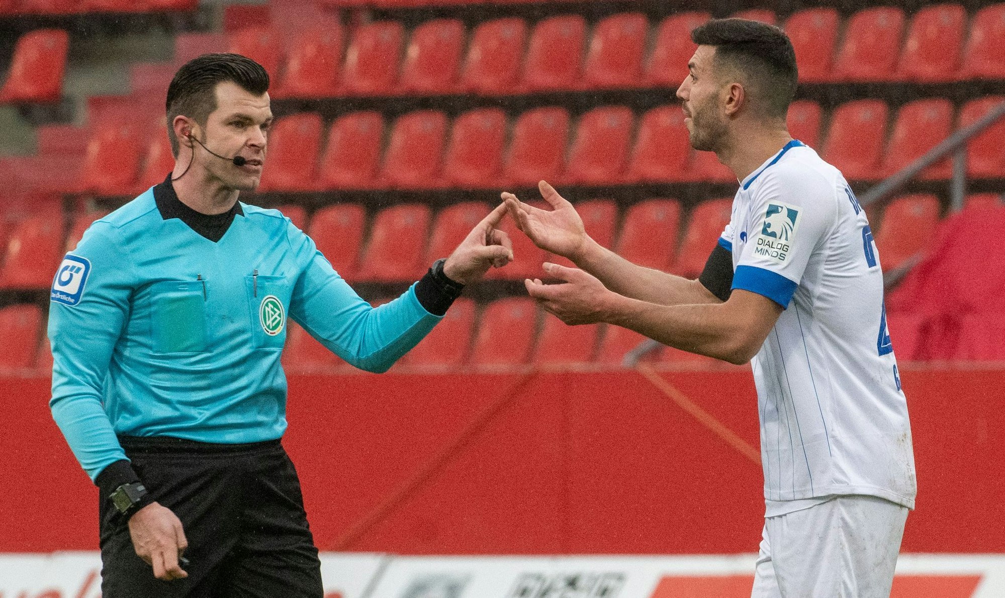 Klaus Gjasula hadert mit den Leistungen der Schiedsrichter in der 3. Fußball-Liga.