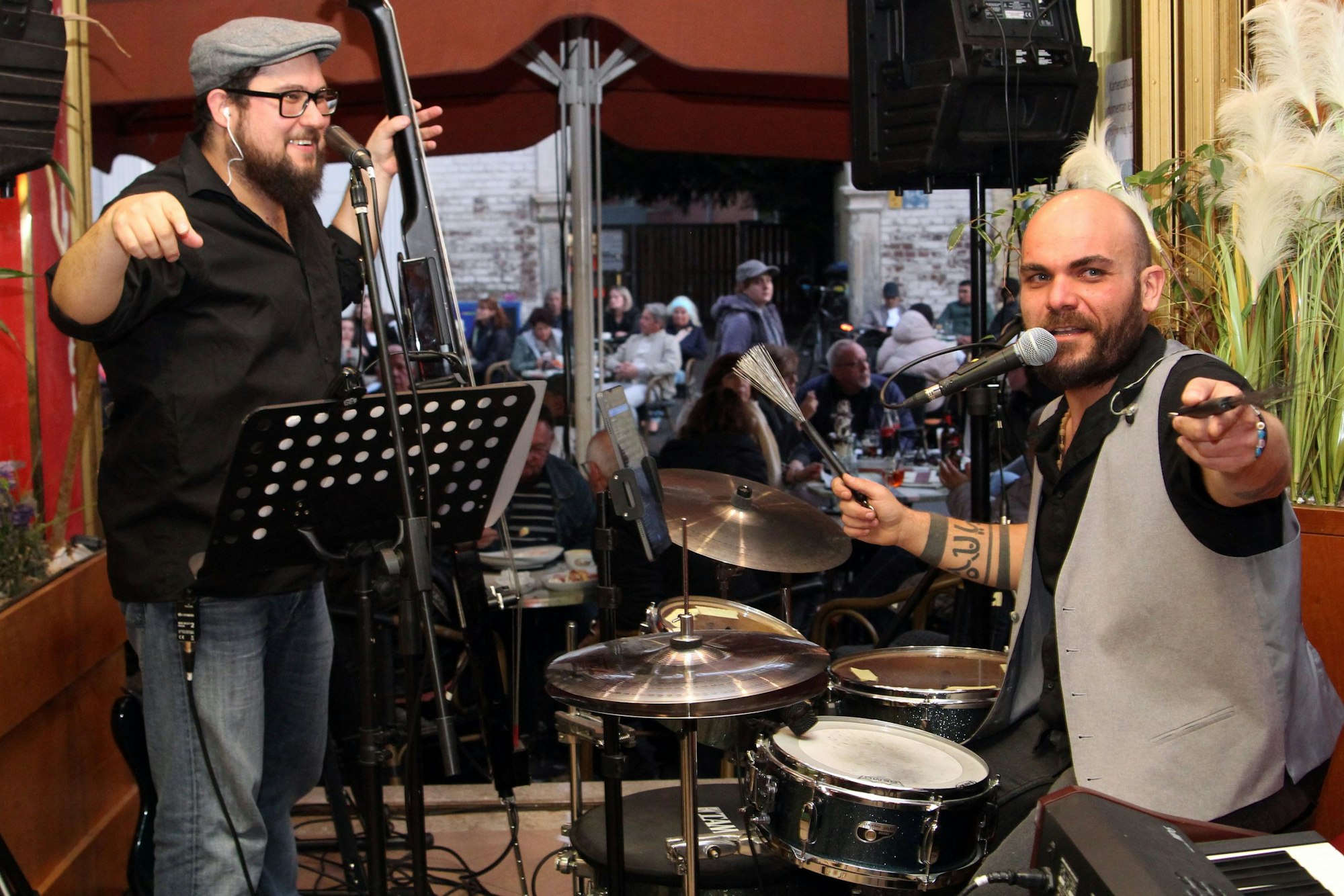 Das Bild zeigt Armando Campana (r.) und seine Amici di Musica sorgten im Marino für südländische Atmosphäre.