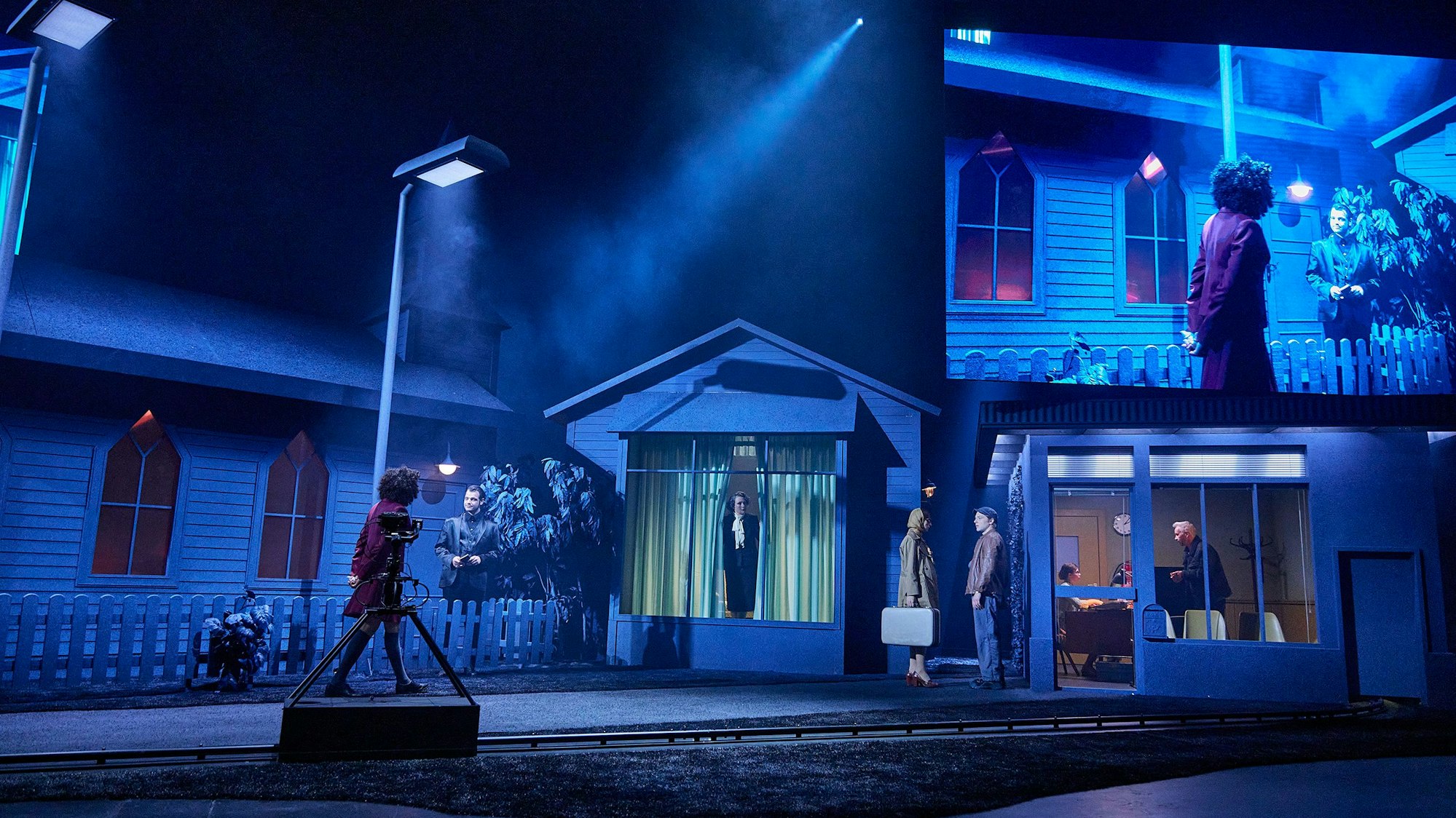 Das Ensemble im Bühnendorf des Depot 1