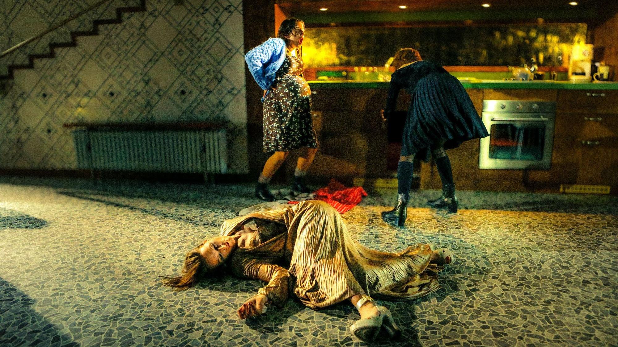 Szene aus Jon Fosses absurdes Familienstück „Der Name“ am Schauspiel Köln