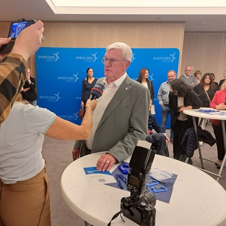 Gefragter Sieger der Stichwahl: Landrat Sebastian Schuster sicherte sich eine dritte Amtszeit.