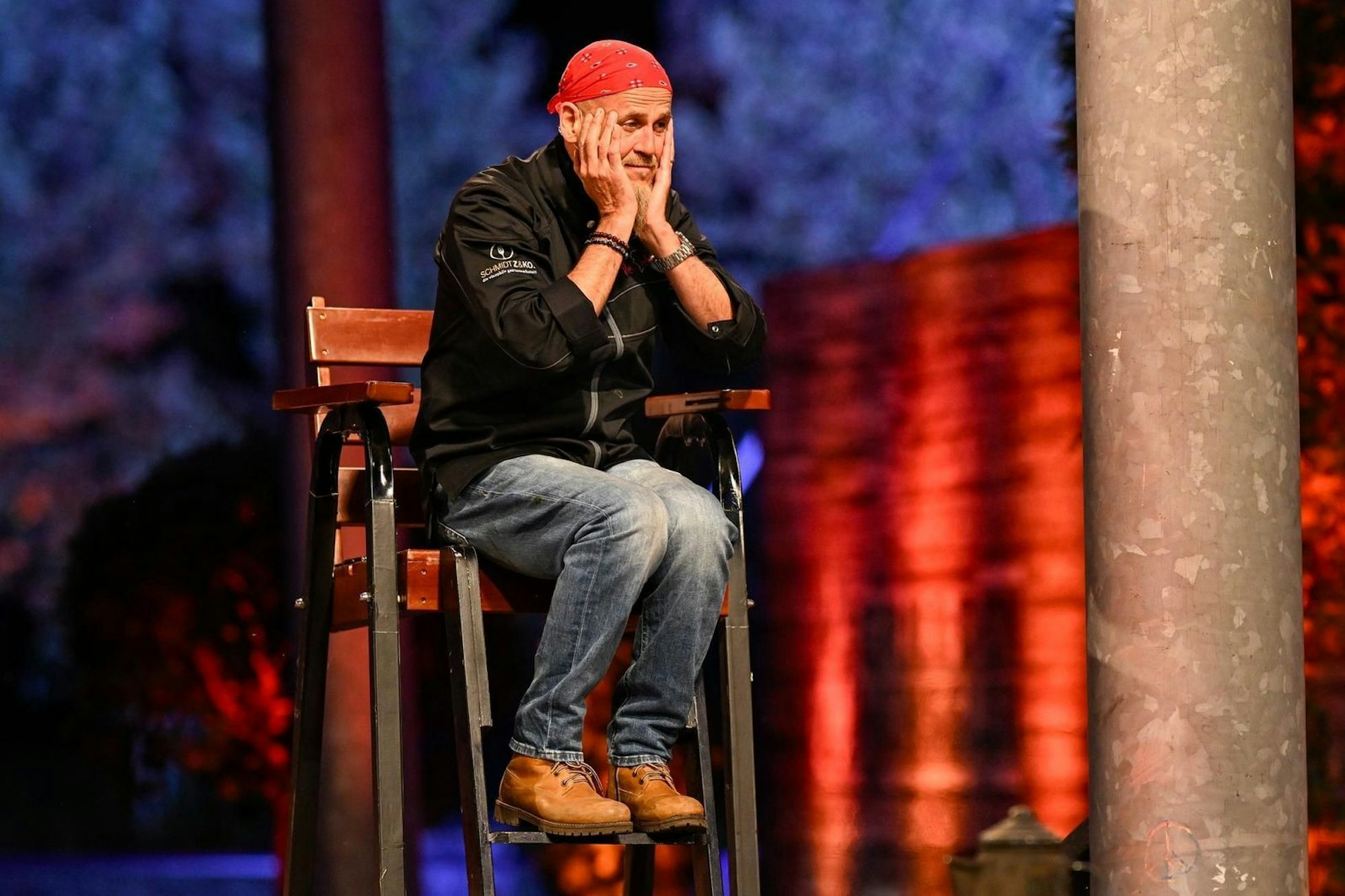 Ralf Zacherl verzweifelte ob der Plauderlaune von Lilly Becker. „Lilly, quatsch nicht so viel, wir müssen kochen.“ (Bild: RTL / Markus Hertrich)