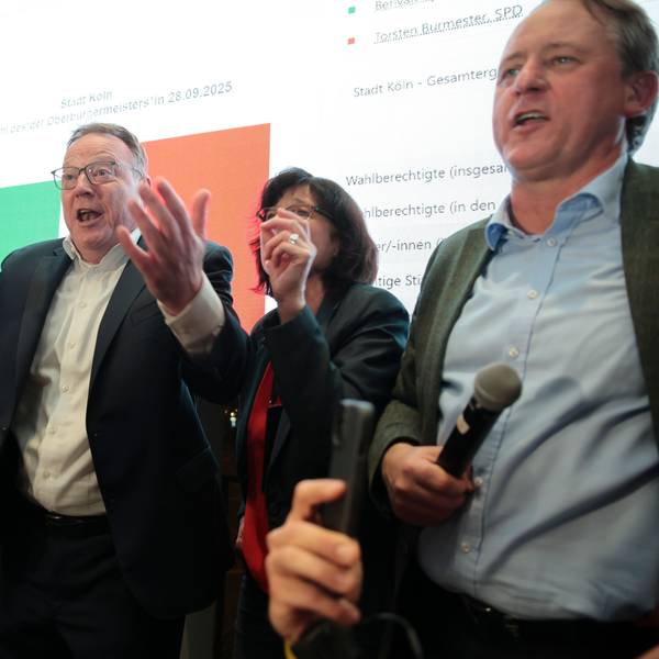 Torsten Burmester ( SPD) ist zukünftiger Oberbürgermeister von Köln. Auf der Wahlparty der SPD zur Oberbürgermeisterwahl Köln 2025 im Saal Anno 1858 in der Malzmühle zeigte er sich nach dem Wahlsieg emotional.