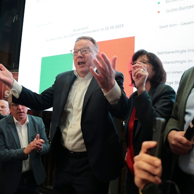 Torsten Burmester ( SPD) ist zukünftiger Oberbürgermeister von Köln. Auf der Wahlparty der SPD zur Oberbürgermeisterwahl Köln 2025 im Saal Anno 1858 in der Malzmühle zeigte er sich nach dem Wahlsieg emotional.