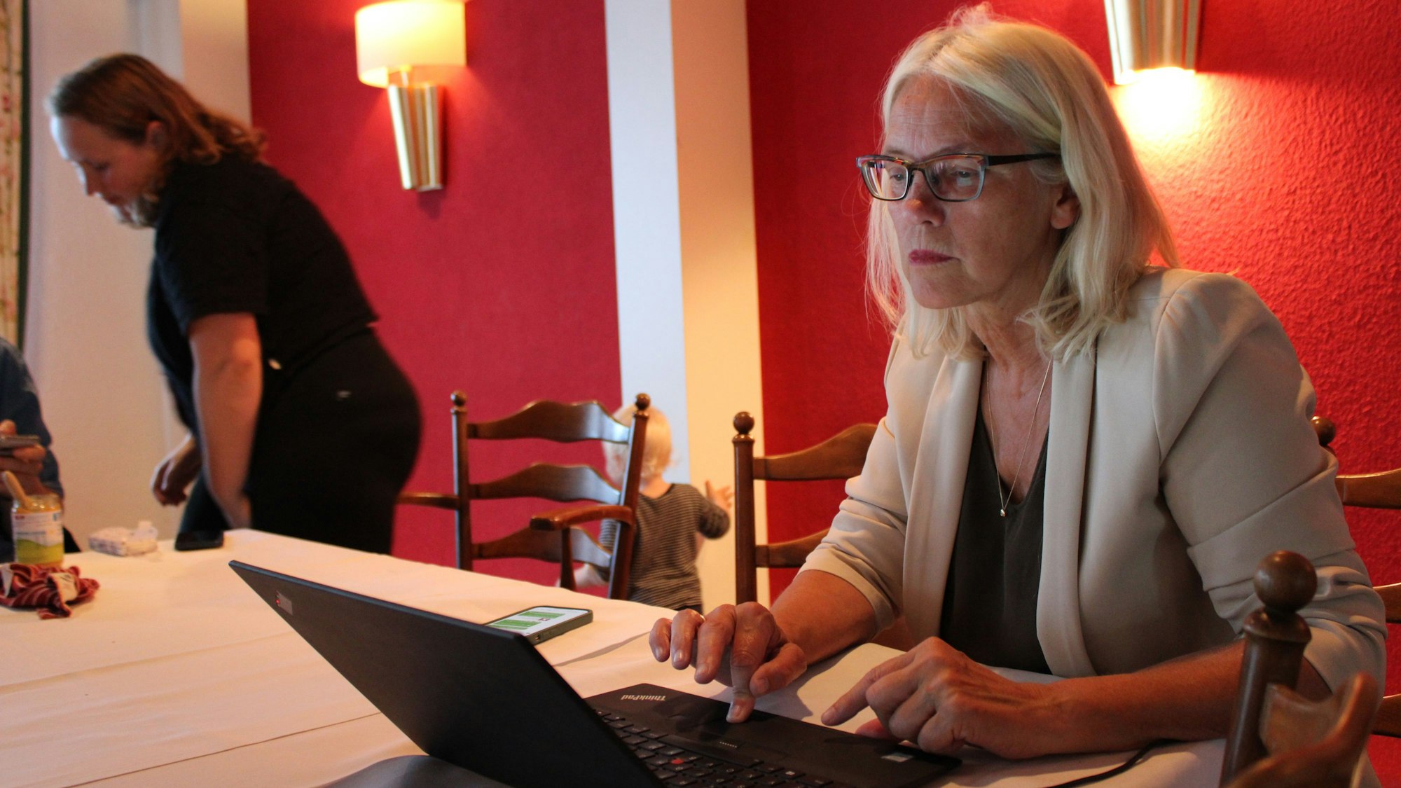 Claudia Wieja im Aueler Hof (Wahlscheid) am Abend der Stichwahl