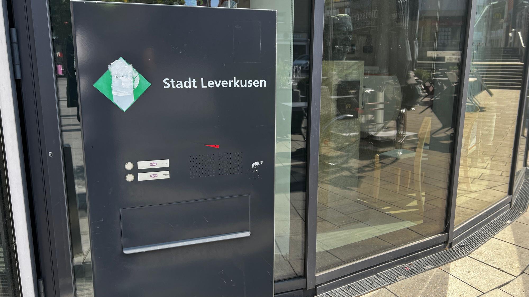 Leverkusener Rathaus-Briefkasten