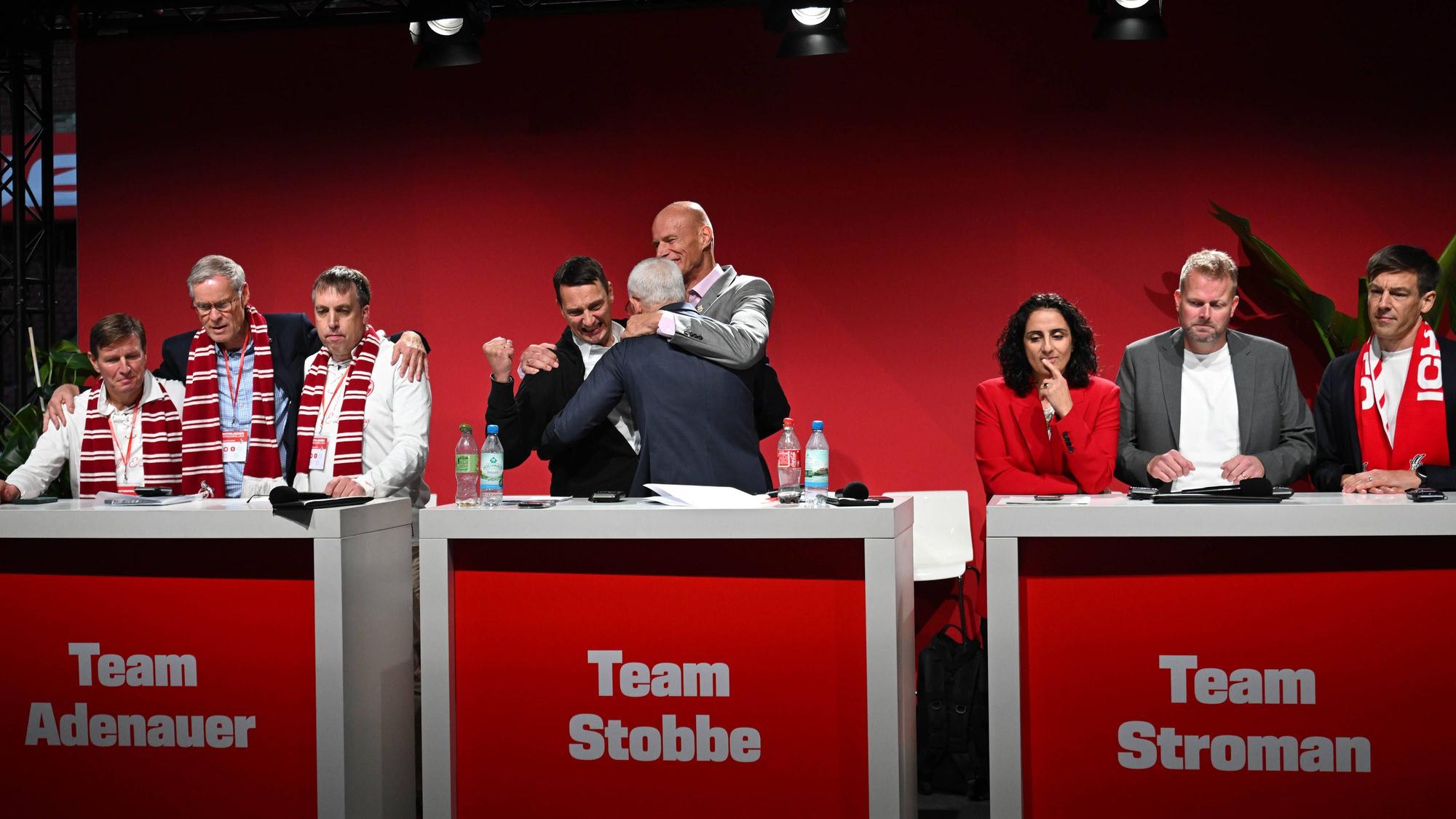 Moment der Entscheidung auf der Mitgliederversammlung des 1. FC Köln