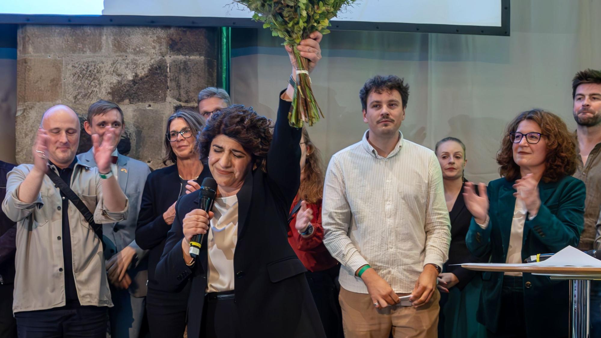 Für Berivan Aymaz hat trotz Sieg im ersten Wahlgang in der Stichwahl nicht gereicht. Entsoprechend emotional verlief für sie der Abend.