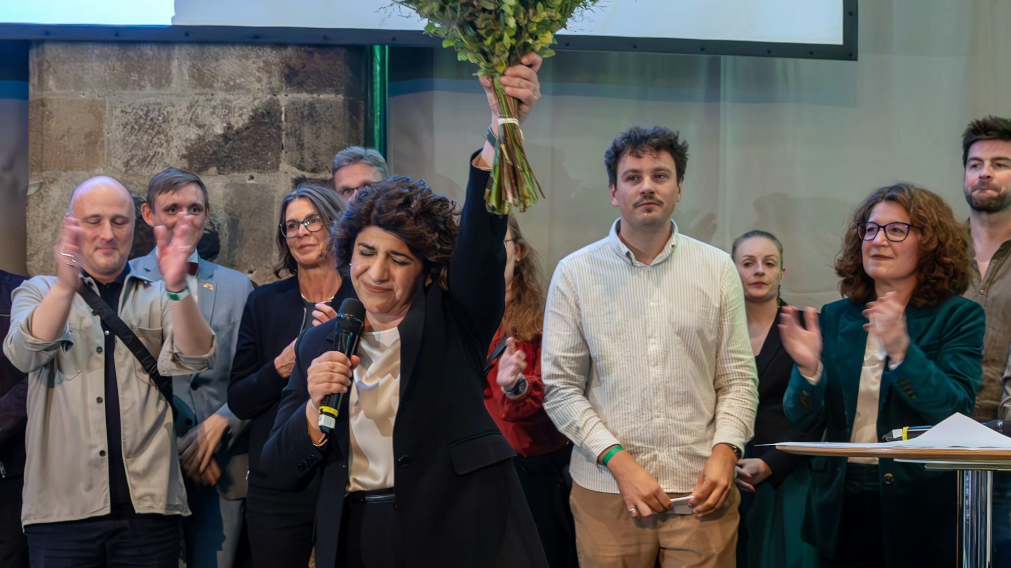 Für Berivan Aymaz hat trotz Sieg im ersten Wahlgang in der Stichwahl nicht gereicht. Entsoprechend emotional verlief für sie der Abend.