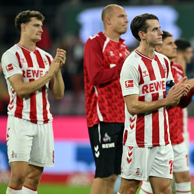 Jakub Kaminski (Mitte) erzielte die frühe Kölner Führung.